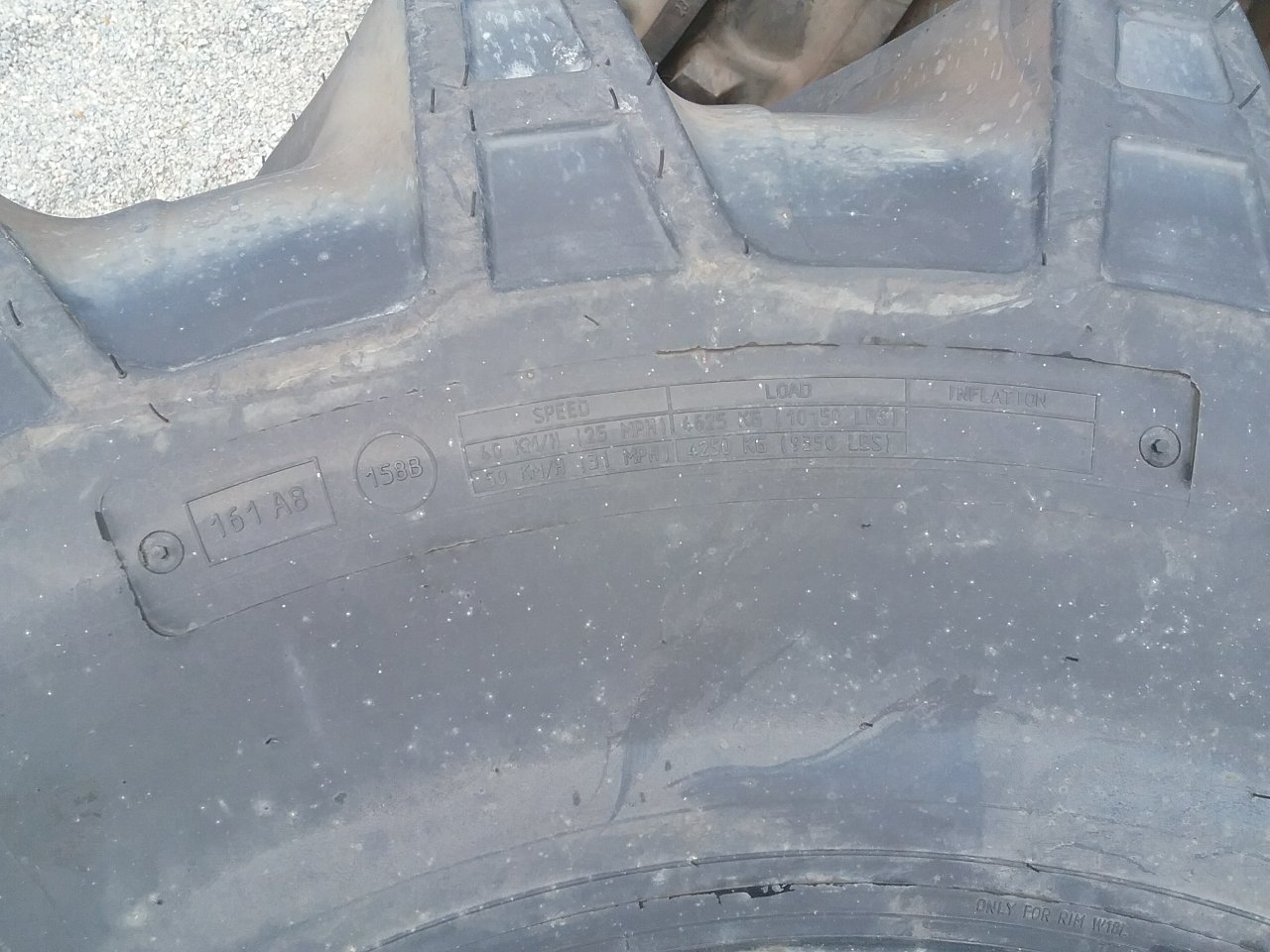 600/70R28 Alliance 370 Wide Deep Tread "70" Series R-1W Tire 37010150DA