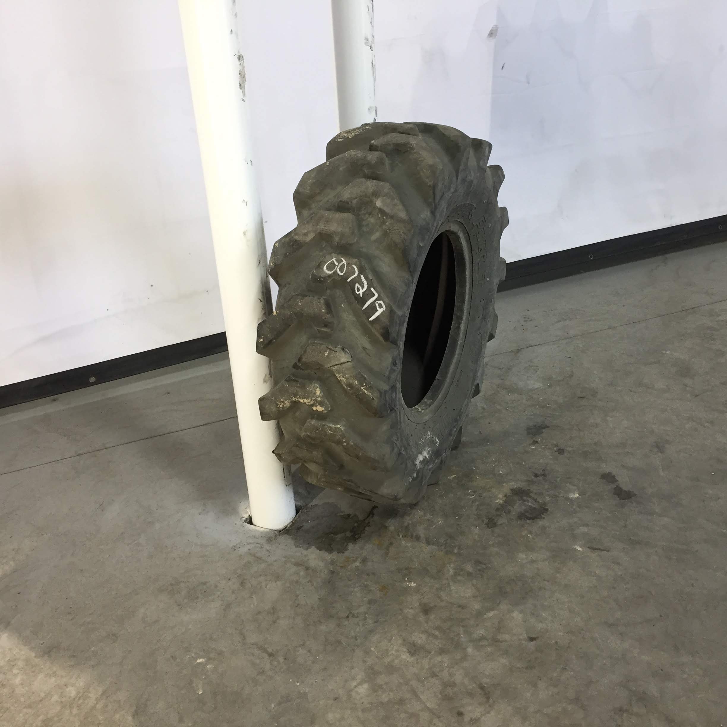 12.5/80-18 Deestone D302 Dumper Power + R-4 Tire 007279