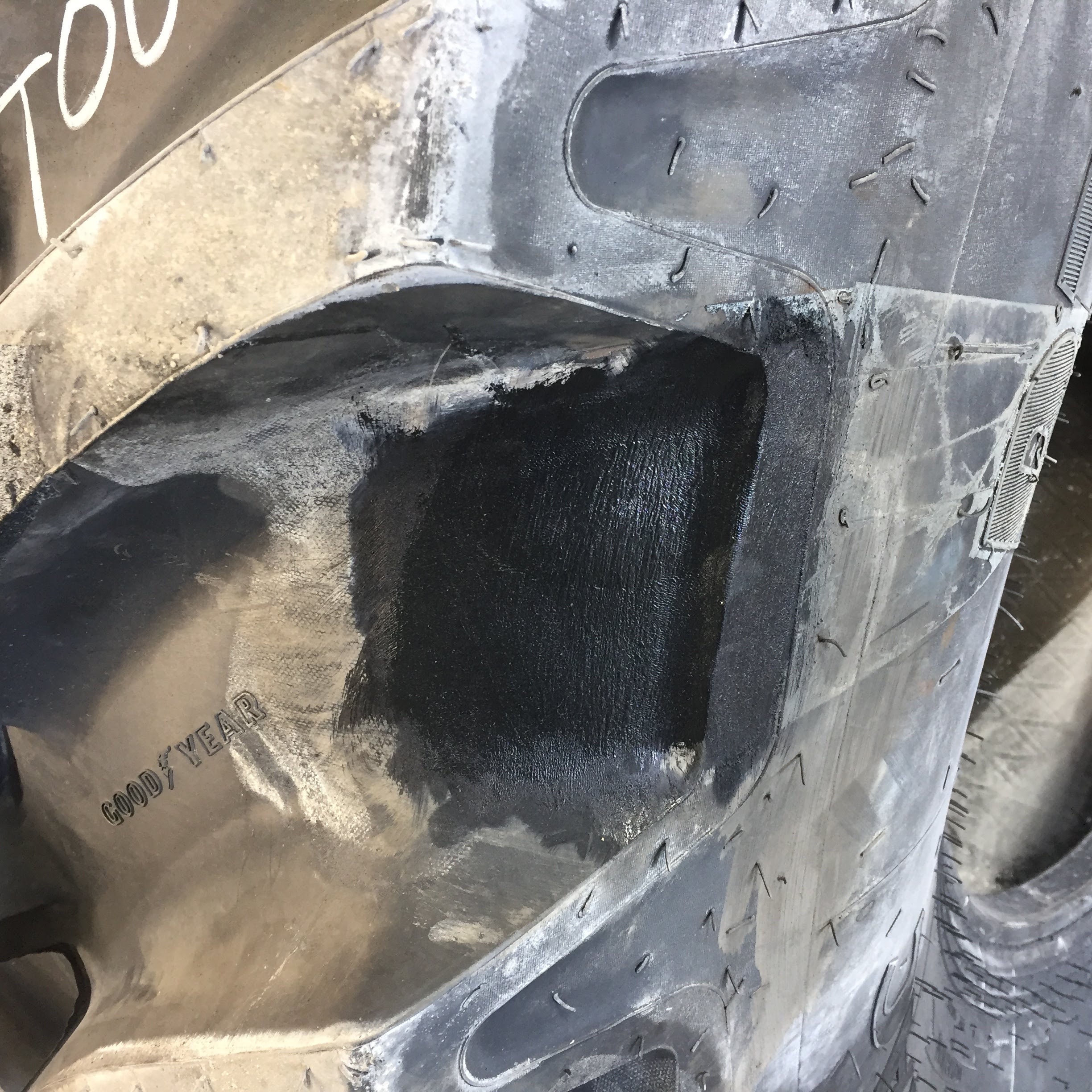 580/85R42 Goodyear Farm Optitrac R-1W Tire T006048