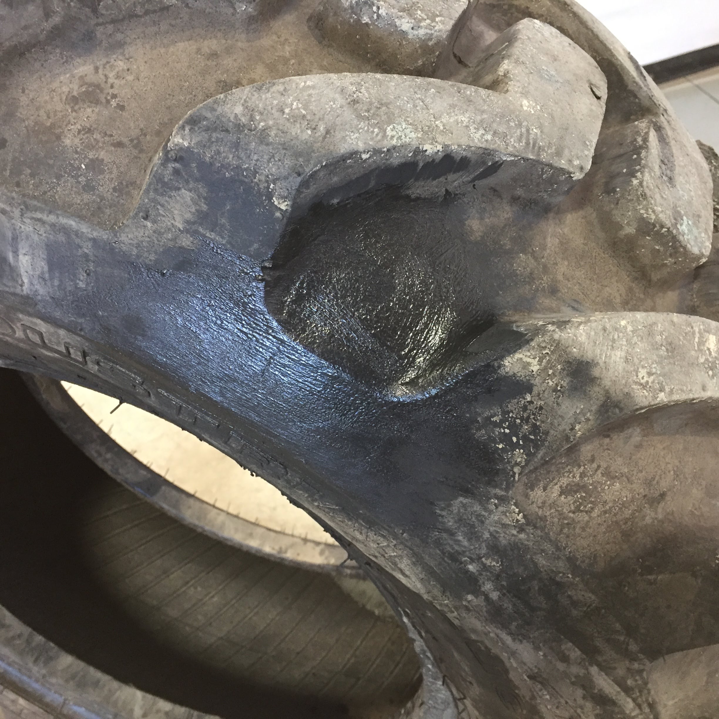 320/80-18 Galaxy Super Industrial Lug R-4 Tire 007292