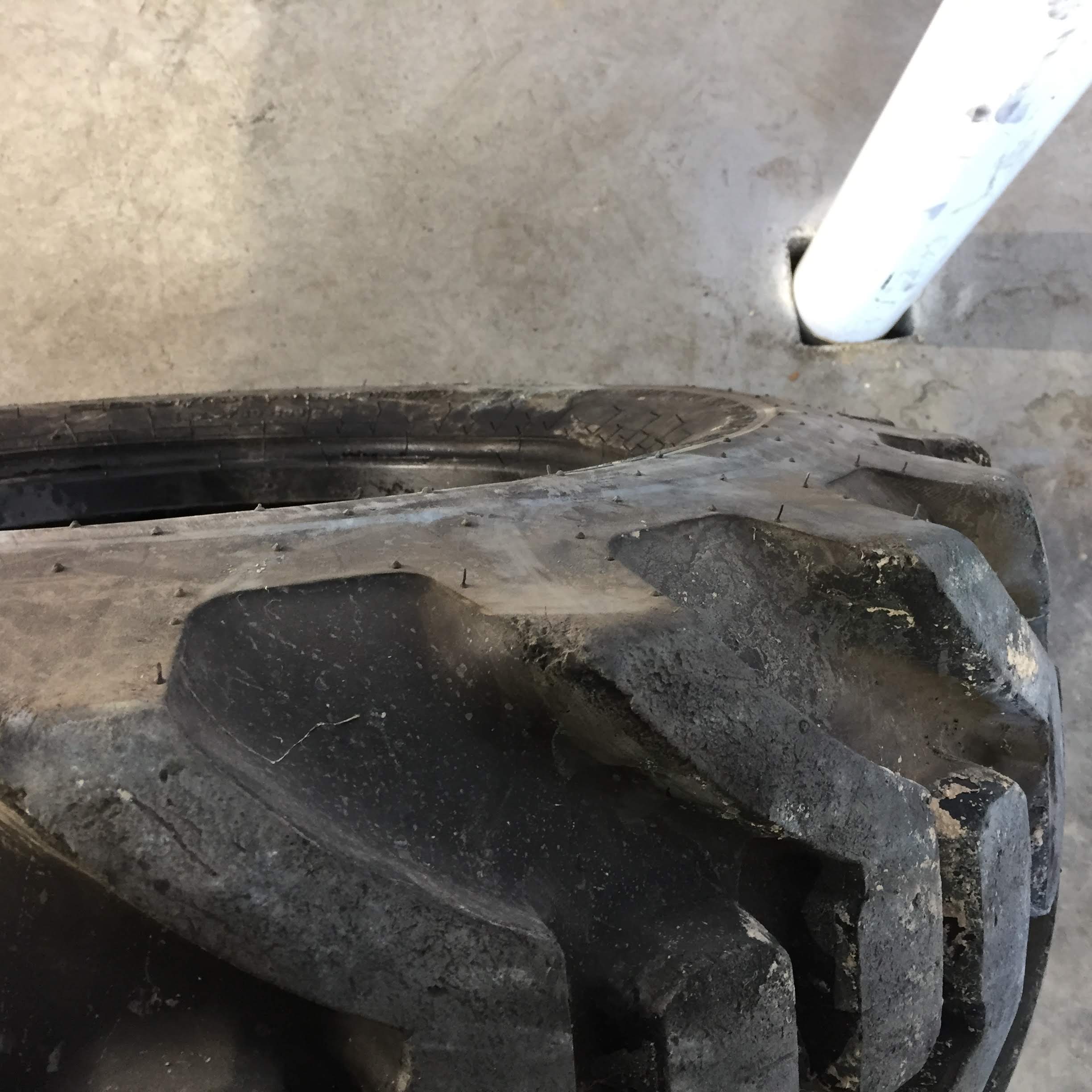 320/80-18 Galaxy Super Industrial Lug R-4 Tire 007292