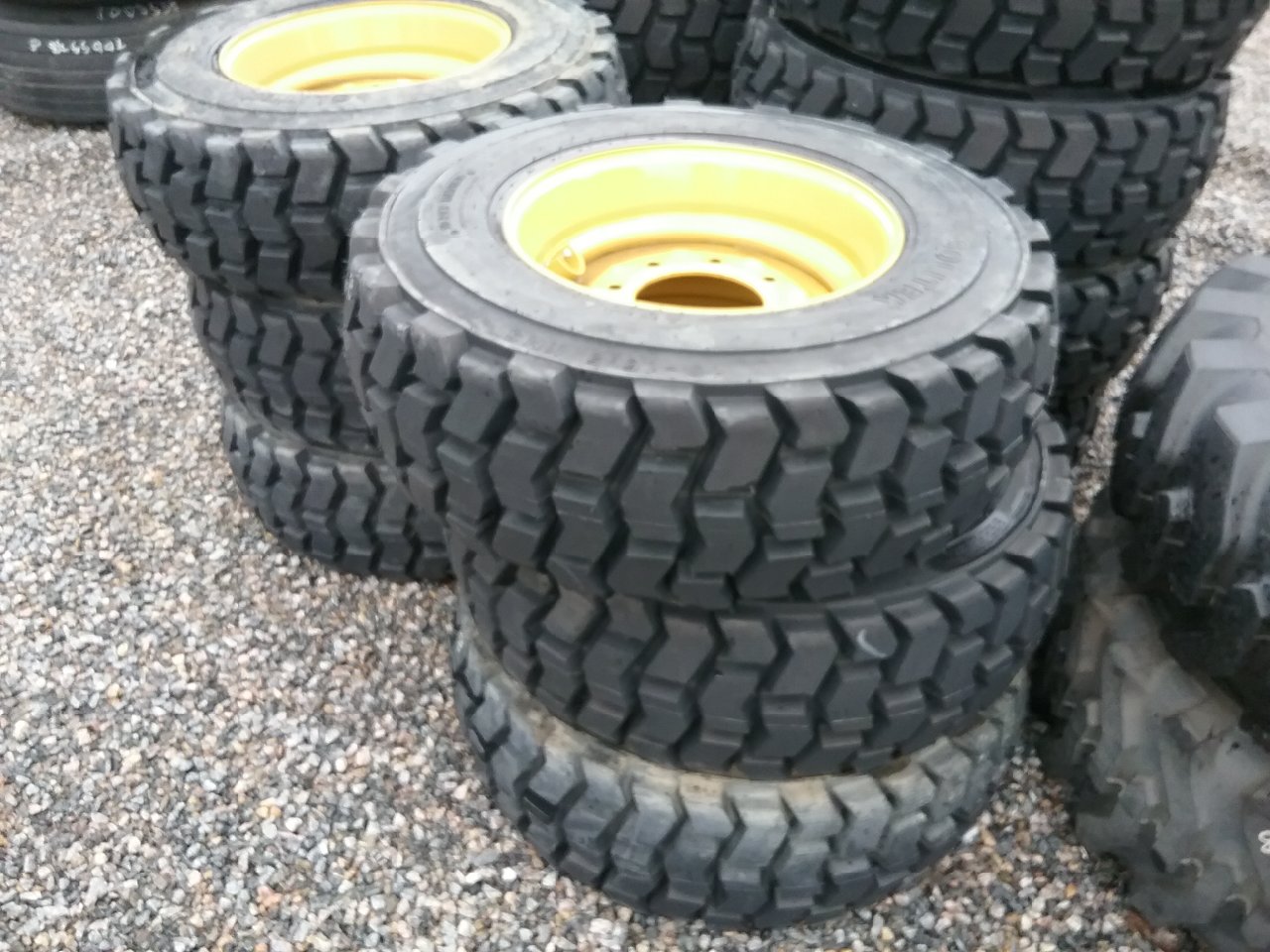 10/-16.5 Solitek Solitek SKS600 Rock Lug Tire-Wheel Assembly 005404A