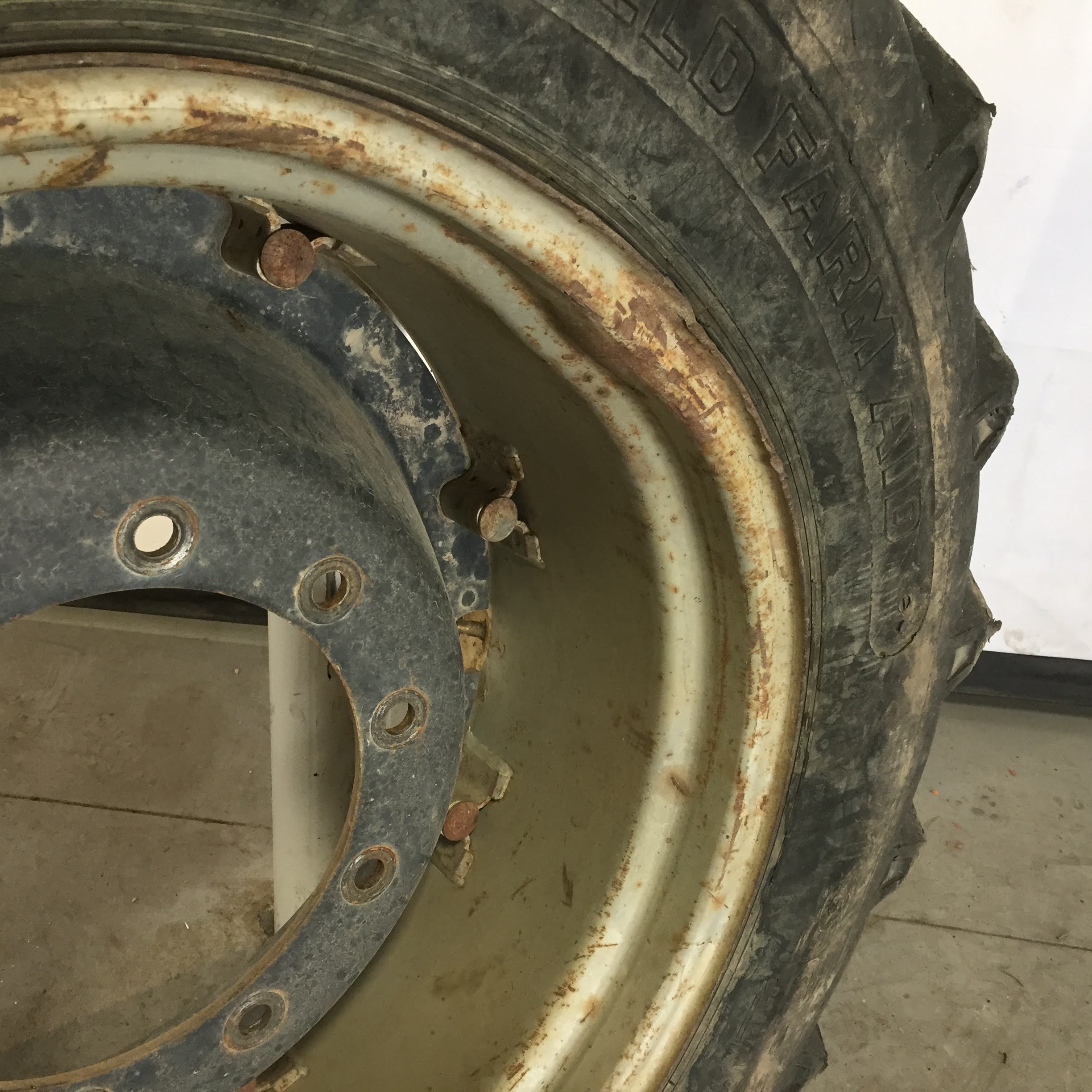 28'' Rim with Clamp/Loop Style Rim Center WT006044CTR