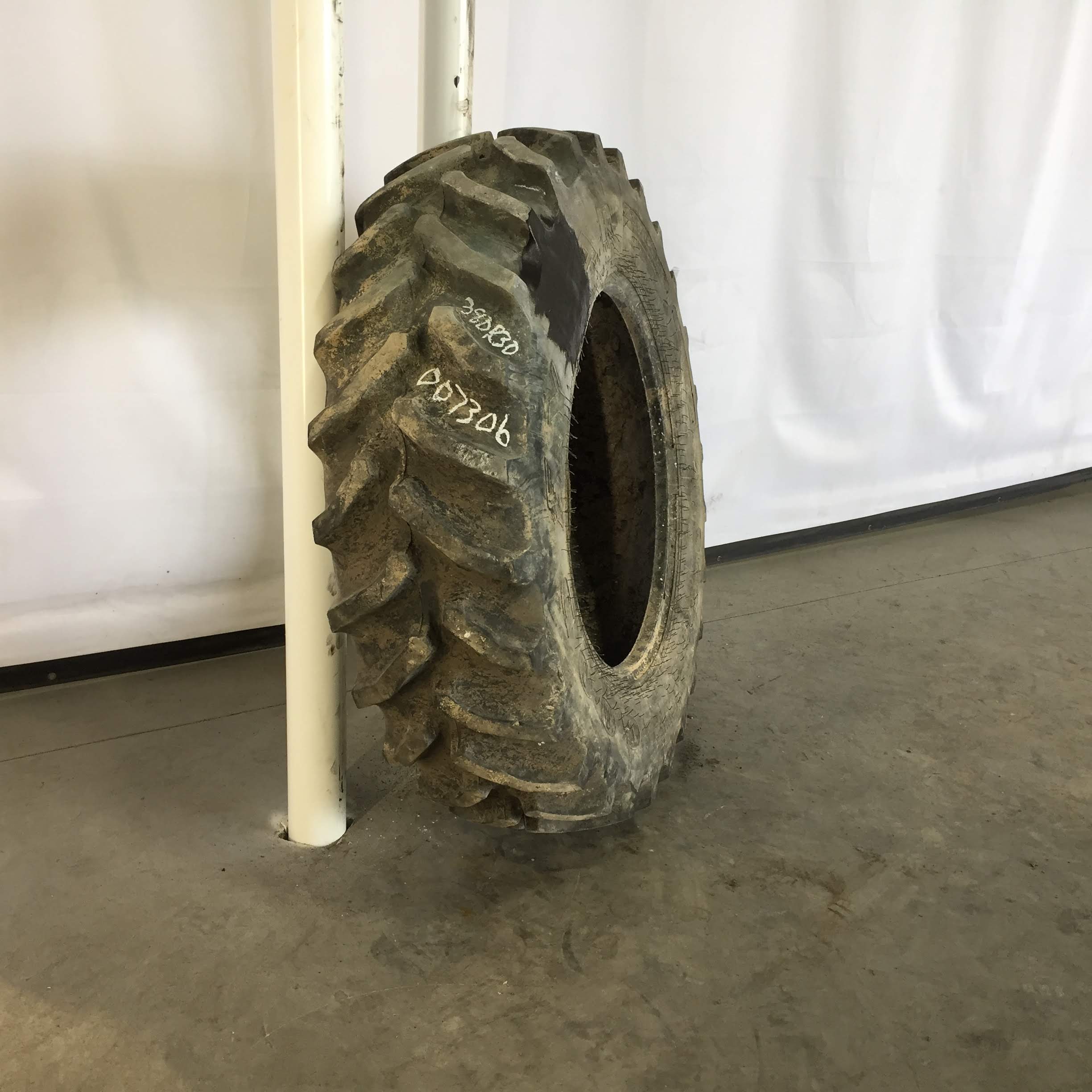 380/85R30 Goodyear Farm Dyna Torque Radial R-1 Tire 007306