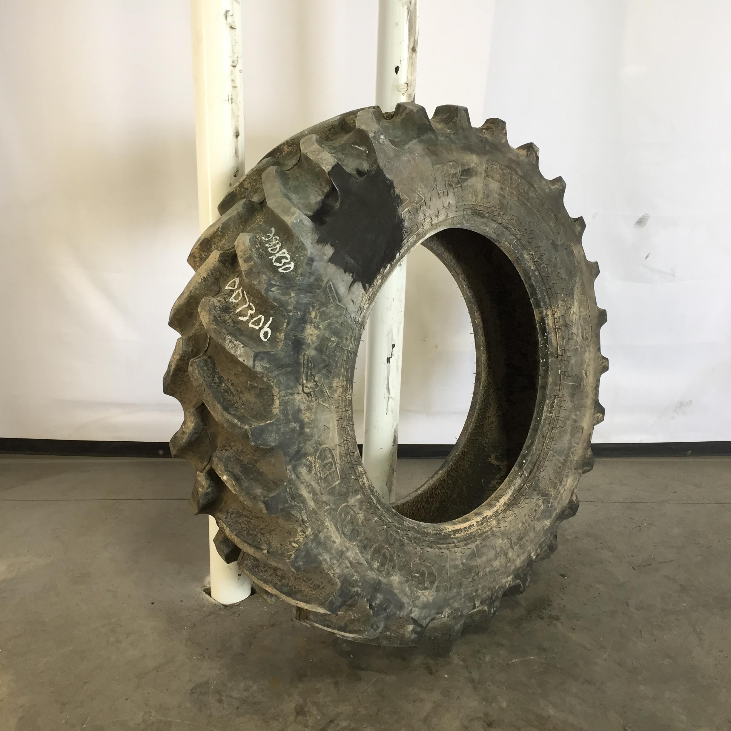 380/85R30 Goodyear Farm Dyna Torque Radial R-1 Tire 007306