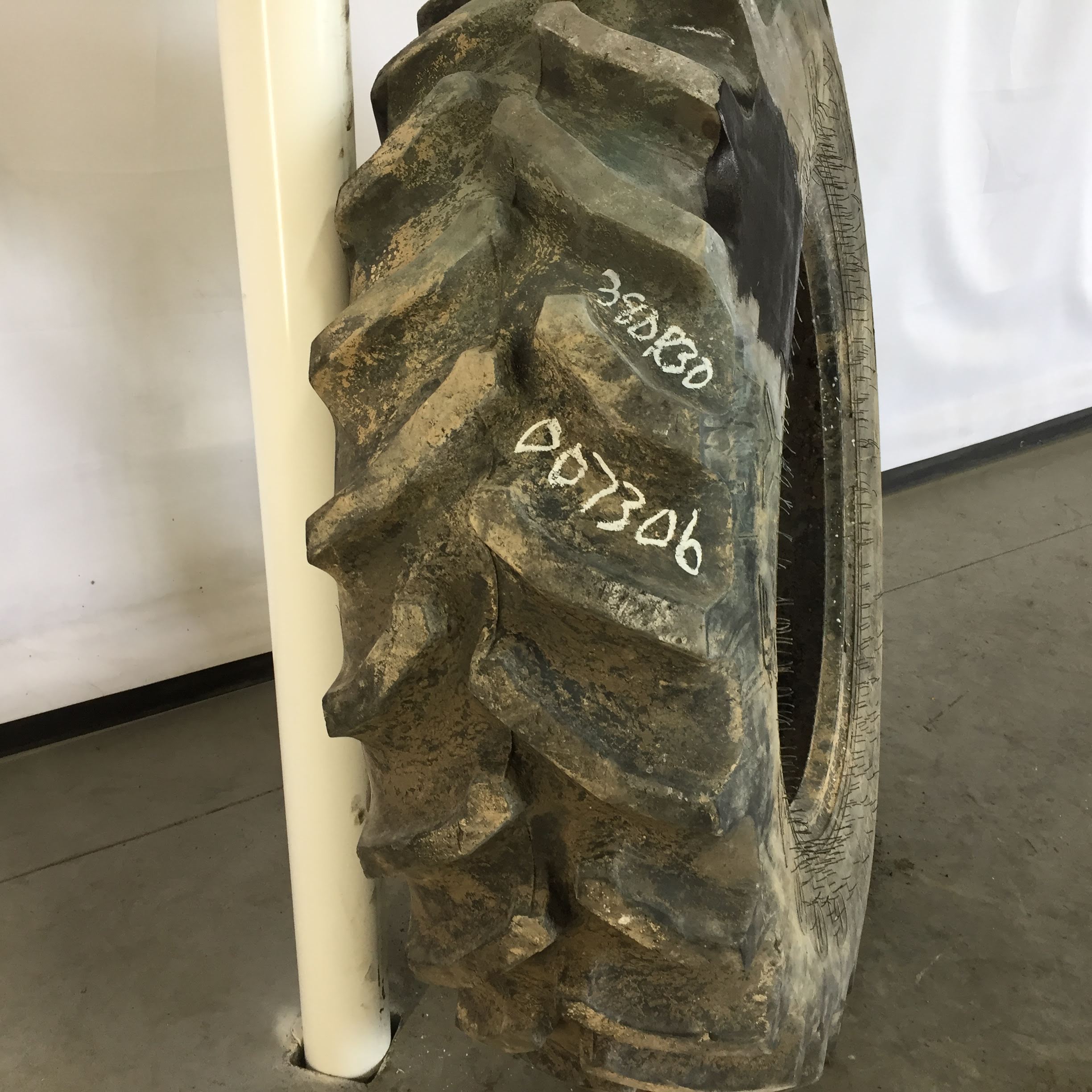 380/85R30 Goodyear Farm Dyna Torque Radial R-1 Tire 007306
