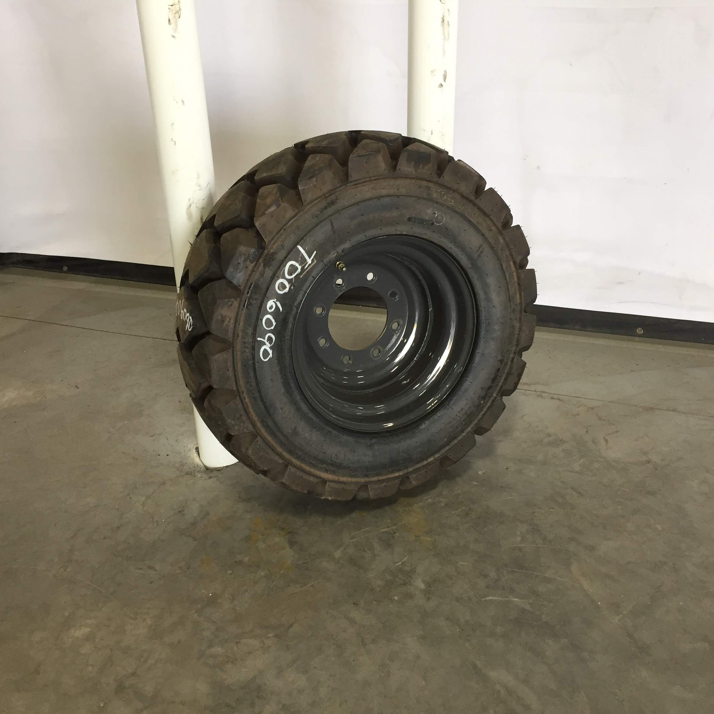 12/-16.5 Galaxy Hulk L-5 Tire RT006090