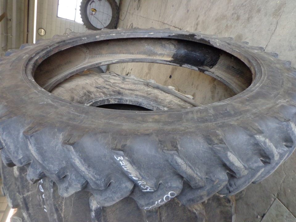 320/90R54 Titan Farm TT49V Radial R-1W Tire 005200-Z