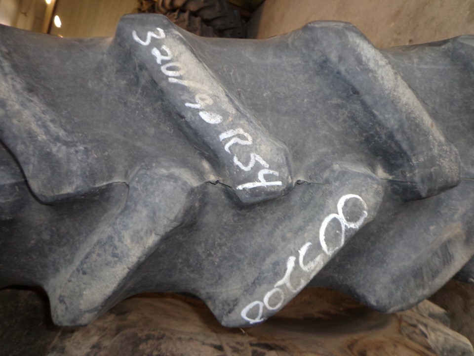 320/90R54 Titan Farm TT49V Radial R-1W Tire 005200-Z