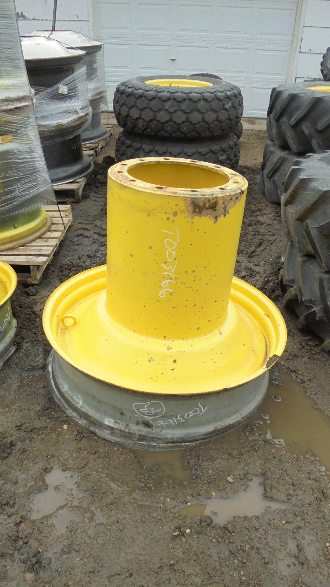 38''D x 10''W FWA Direct Bolt Dual Wheel T003166