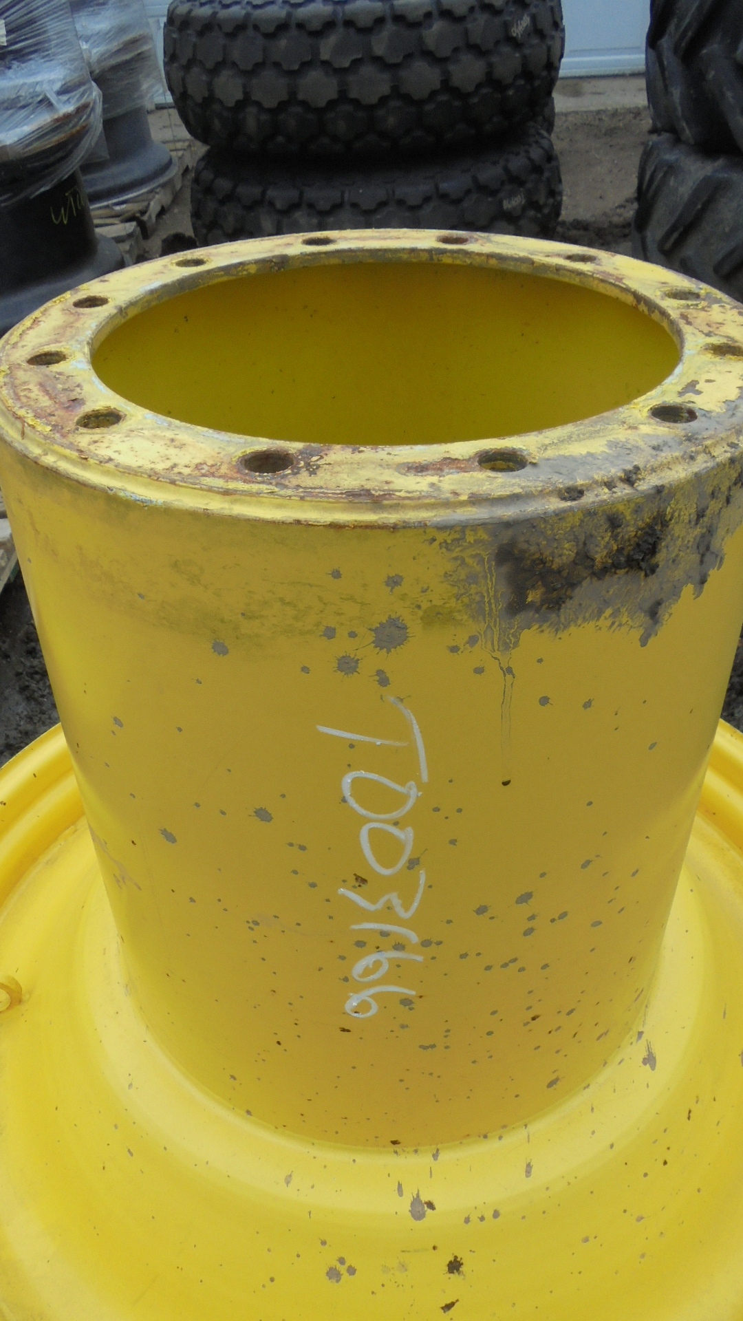 38''D x 10''W FWA Direct Bolt Dual Wheel T003166