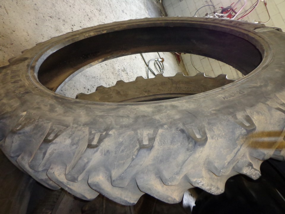 320/90R54 Titan Farm TT49V Radial R-1W Tire 005235-Z