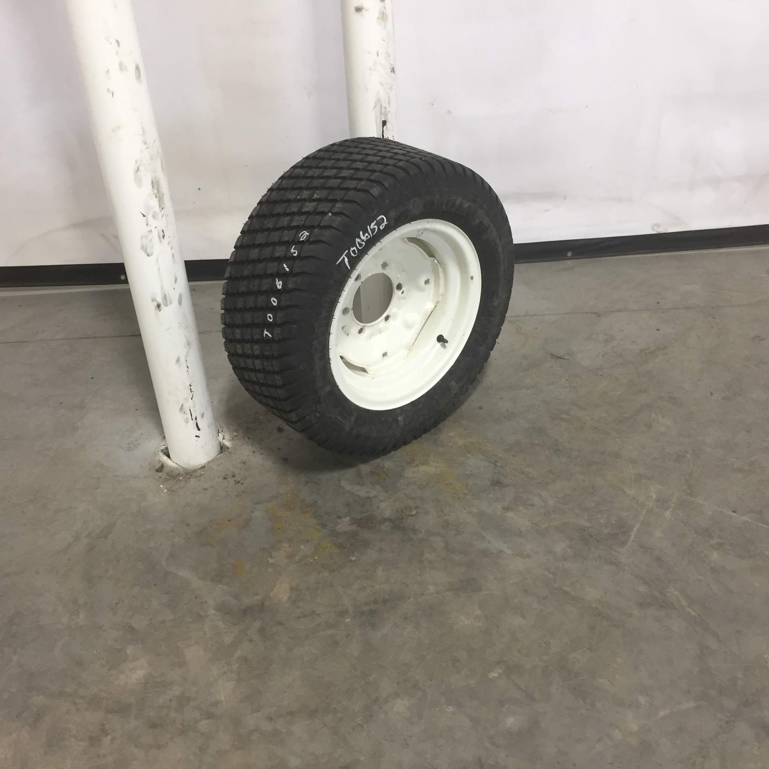 27/10.50-15 Titan Farm Multi Trac C/S HF-1 Tire RT006152