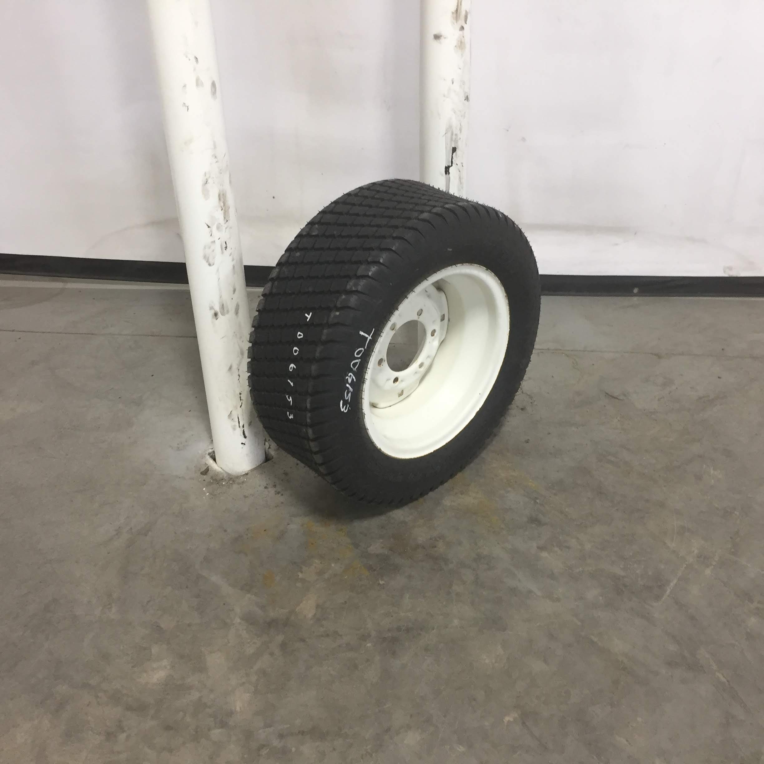 27/10.50-15 Titan Farm Multi Trac C/S HF-1 Tire RT006153