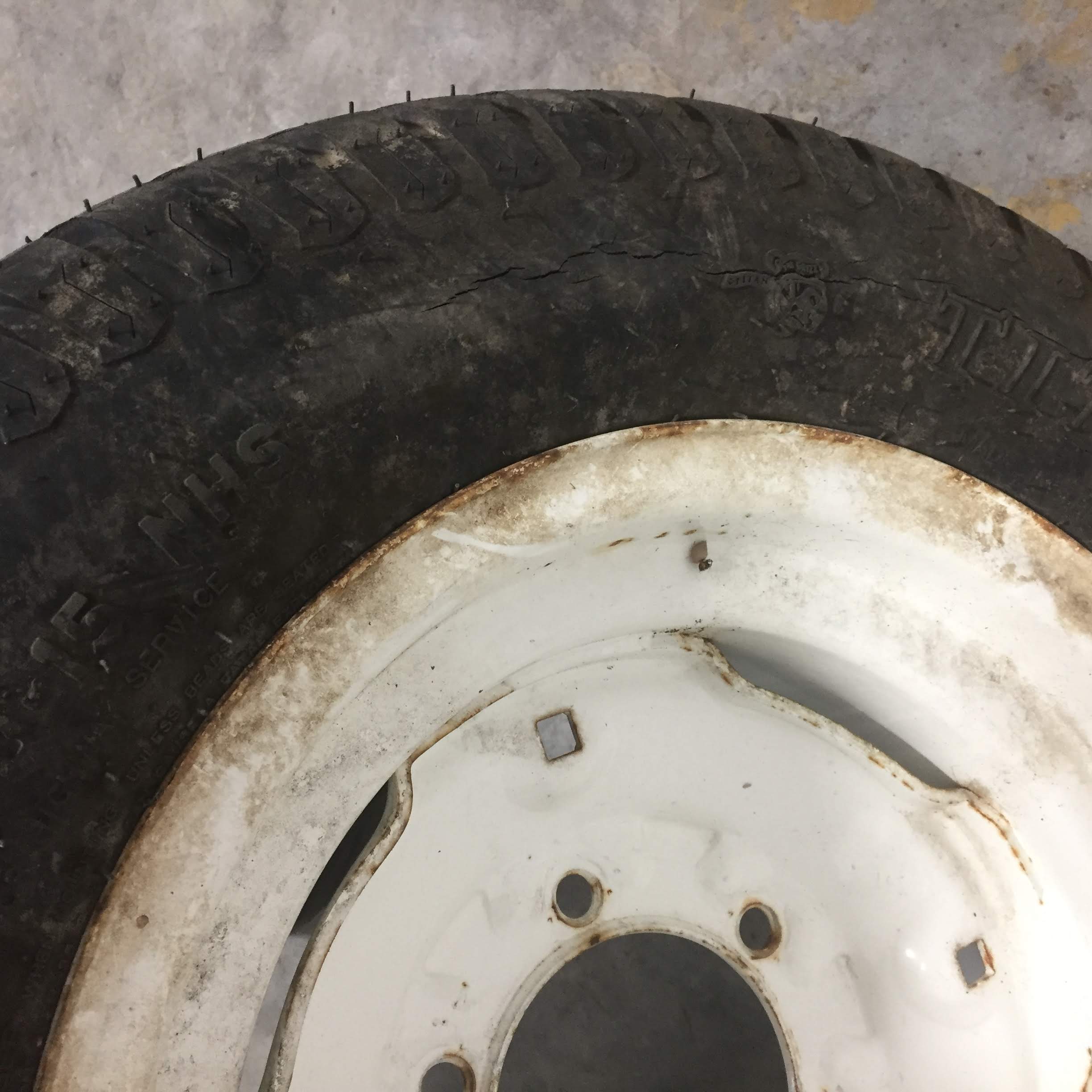 27/10.50-15 Titan Farm Multi Trac C/S HF-1 Tire RT006153