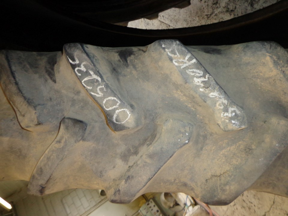 320/90R54 Titan Farm TT49V Radial R-1W Tire 005235-Z