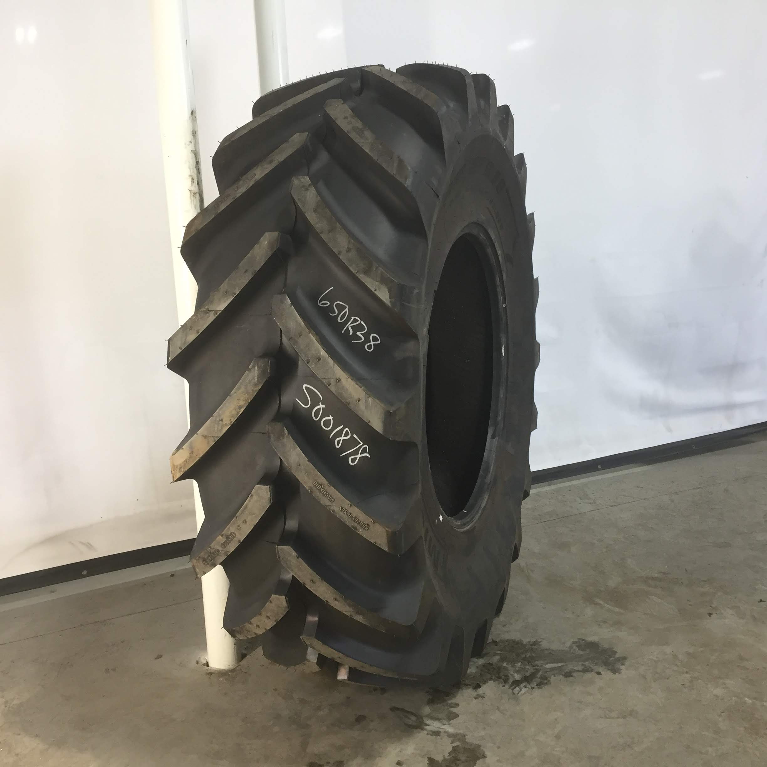 650/85R38 Michelin MachXBib R-1W Tire S001878