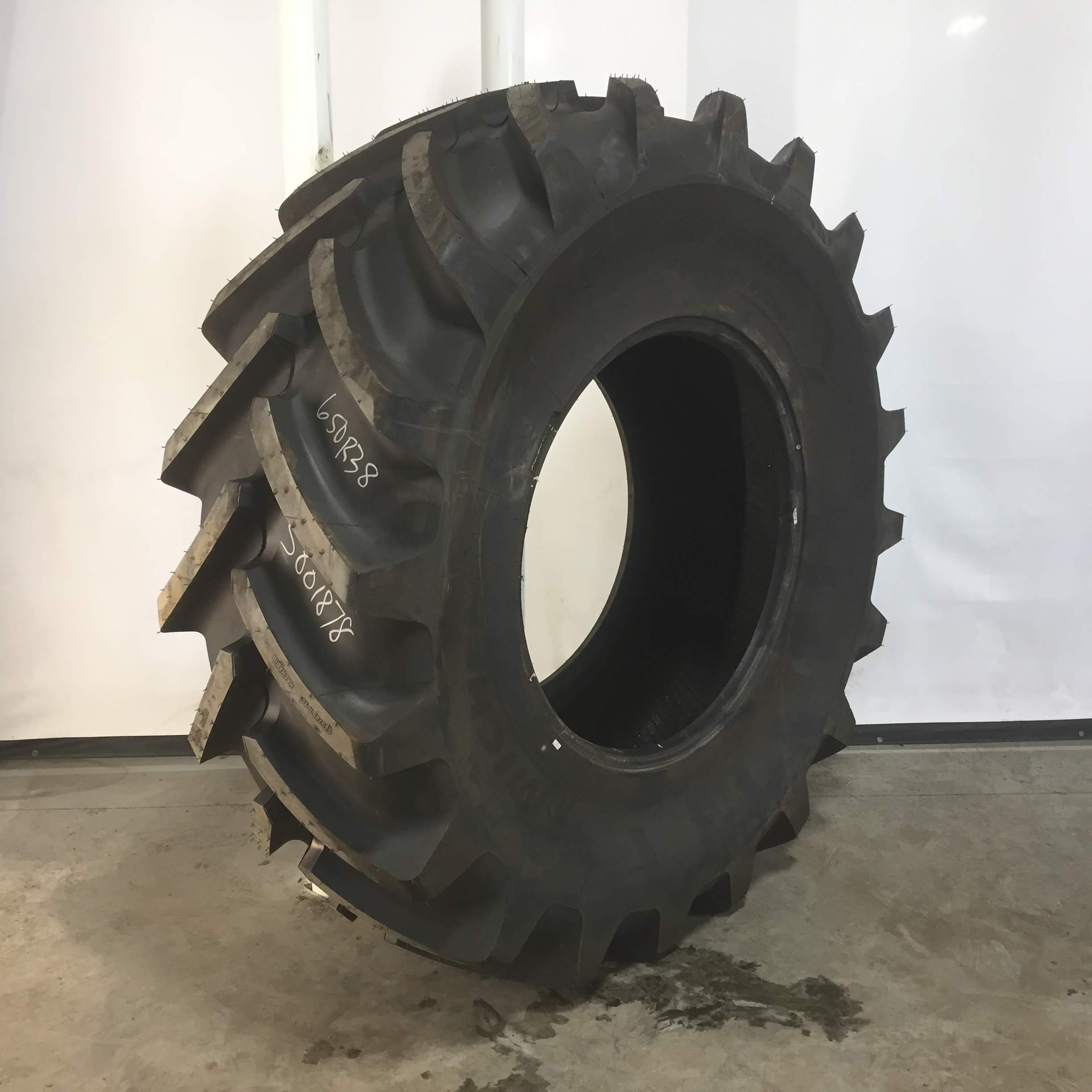 650/85R38 Michelin MachXBib R-1W Tire S001878