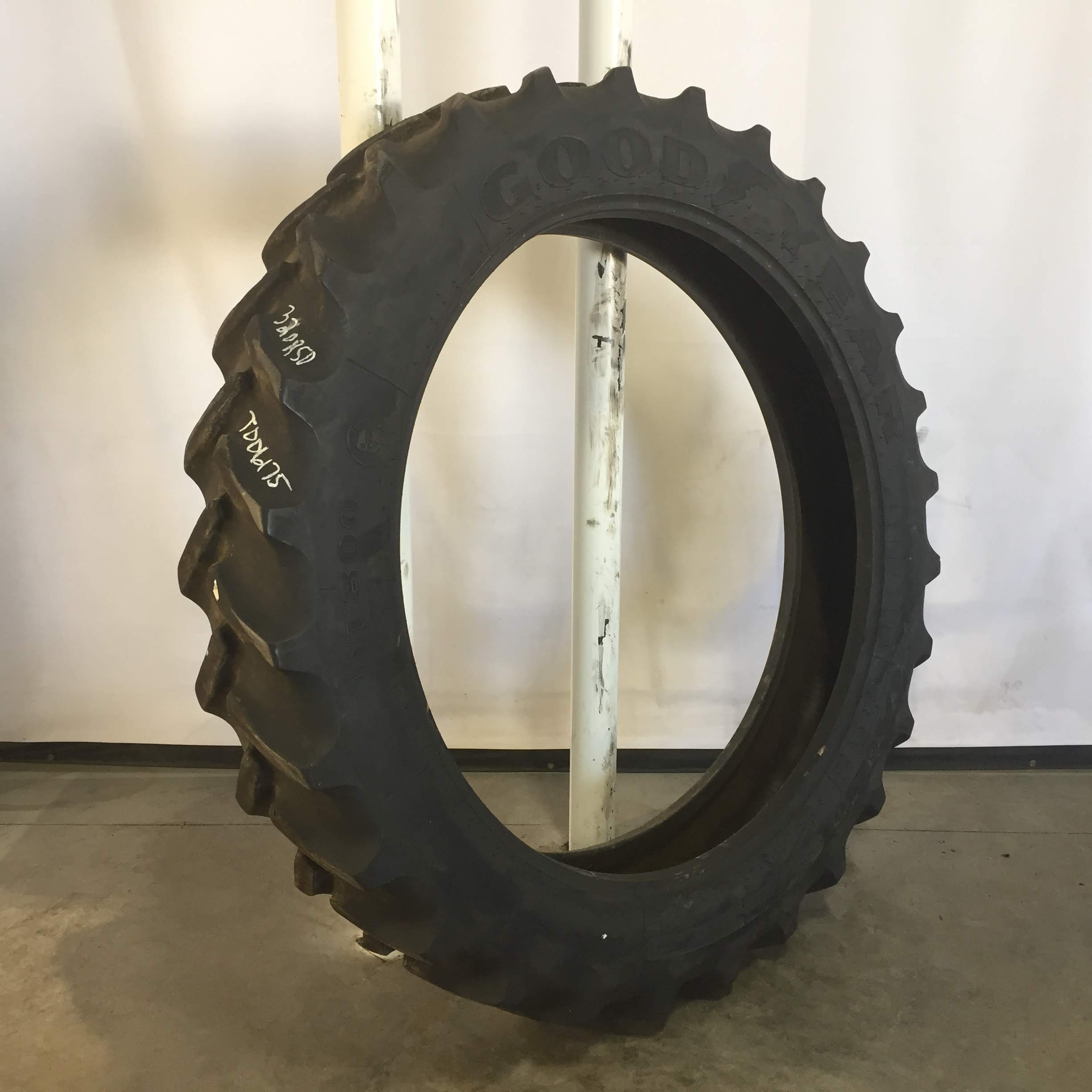 320/90R50 Goodyear Farm DT800 Optitrac R-1W Tire T006175