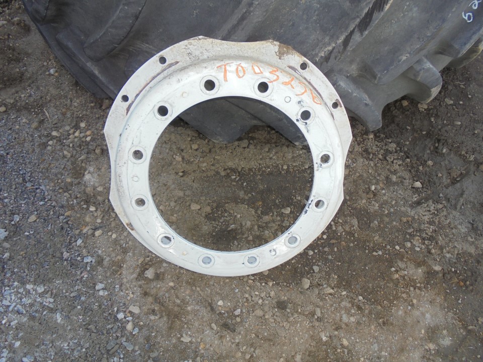 28''-30'' Waffle Wheel (Groups of 2 bolts) Rim Center T003256