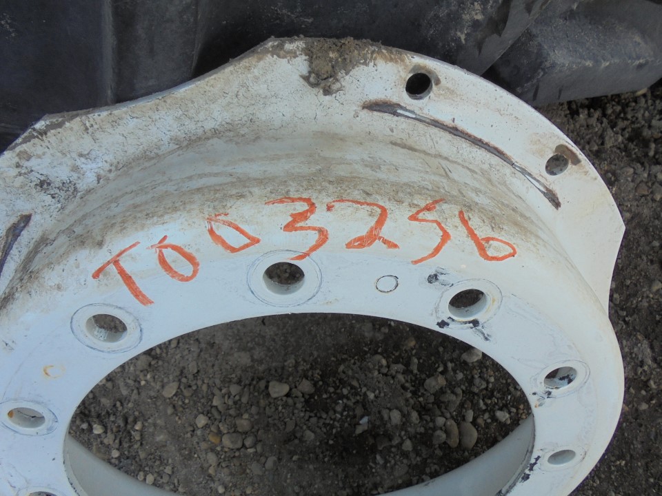 28''-30'' Waffle Wheel (Groups of 2 bolts) Rim Center T003256