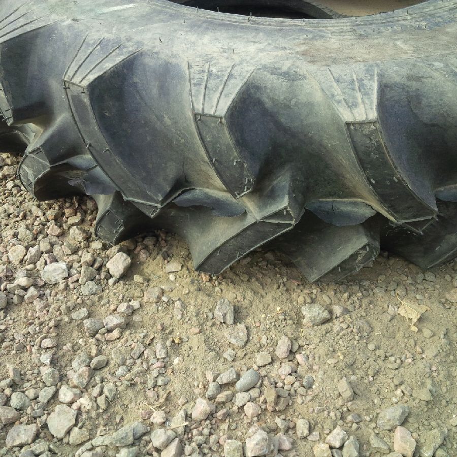 7/-14 Titan Farm Hi Traction Lug R-1 Tire 001851-Z