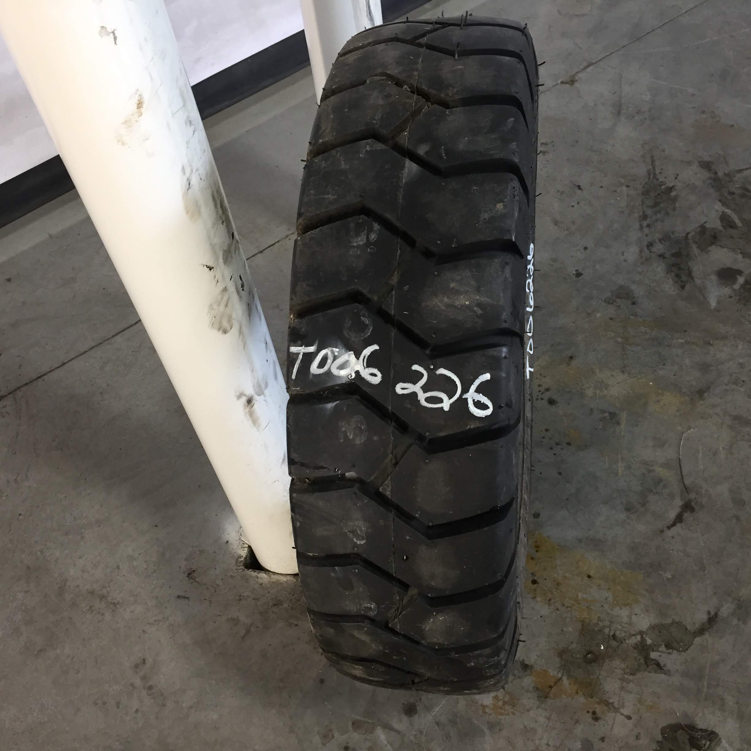7.00/-15 Titan Farm Industrial Deep Traction IND Tire T006226