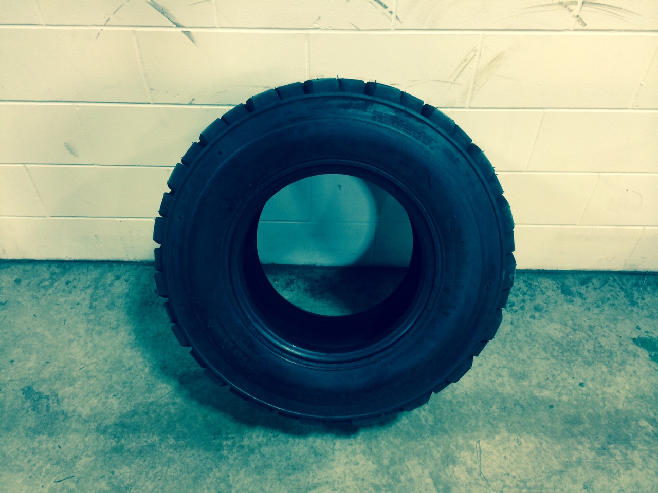 10/-16.5 Solitek Solitek SKS600 Rock Lug Tire 005404(SIS)