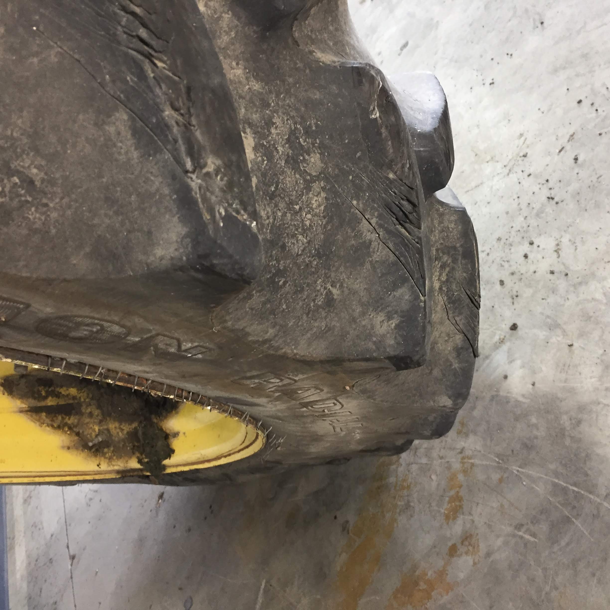 320/90R54 Goodyear Farm DT800 Super Traction R-1W Tire RT006244