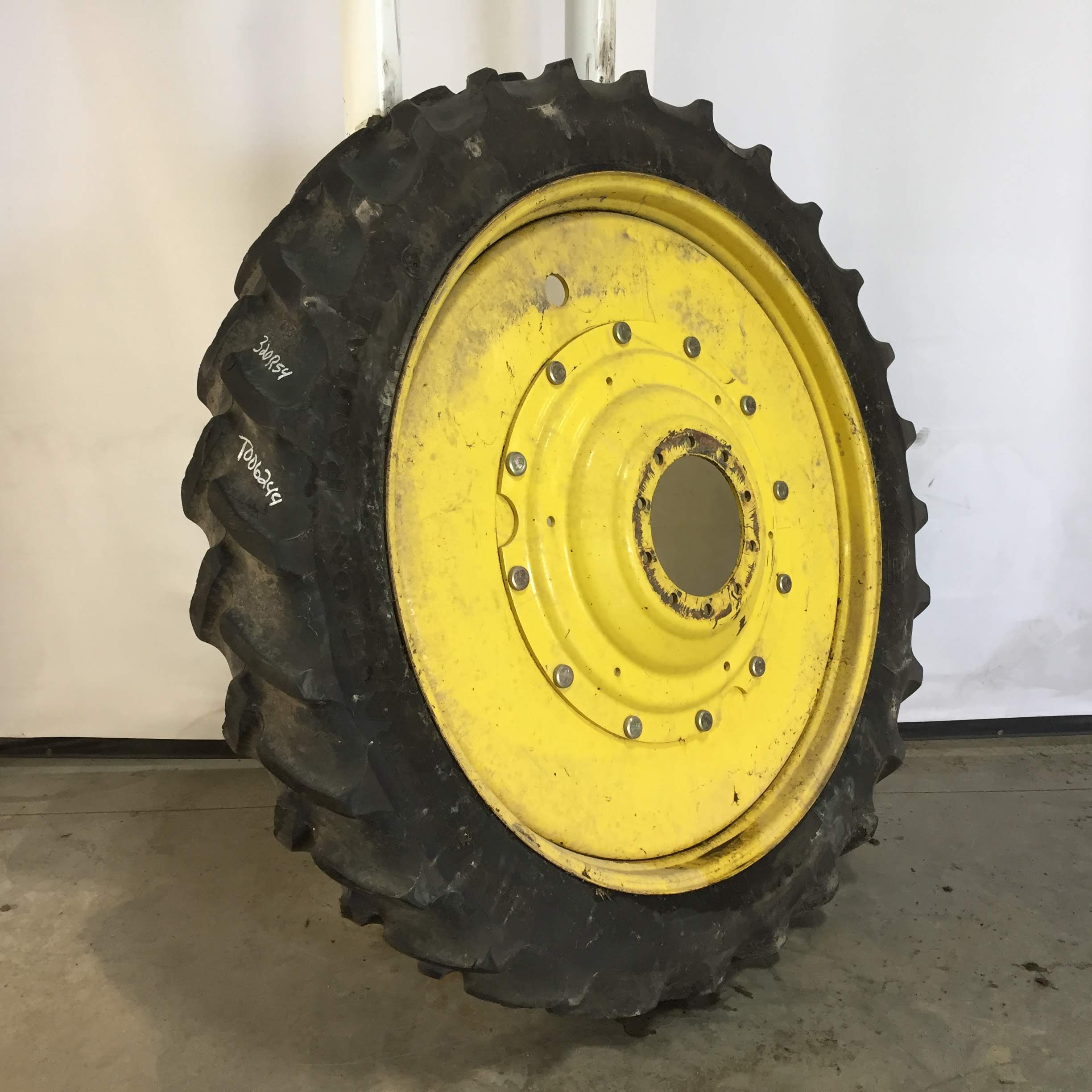 320/90R54 Goodyear Farm DT800 Super Traction R-1W Tire RT006244