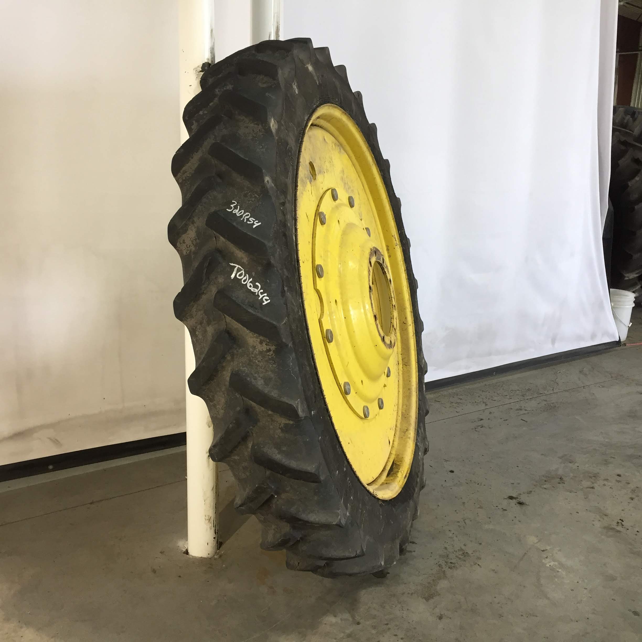 320/90R54 Goodyear Farm DT800 Super Traction R-1W Tire RT006244