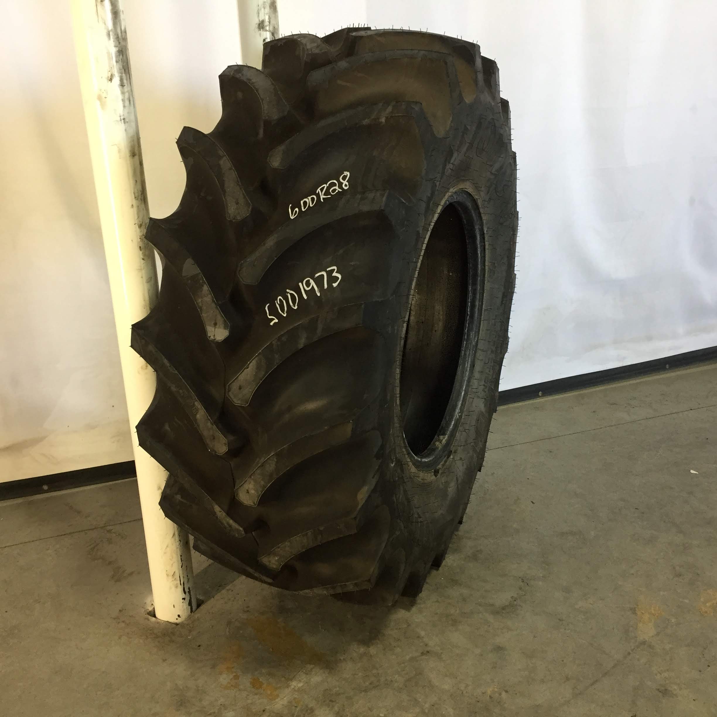 600/70R28 Firestone Radial All Traction DT R-1W Tire S001973