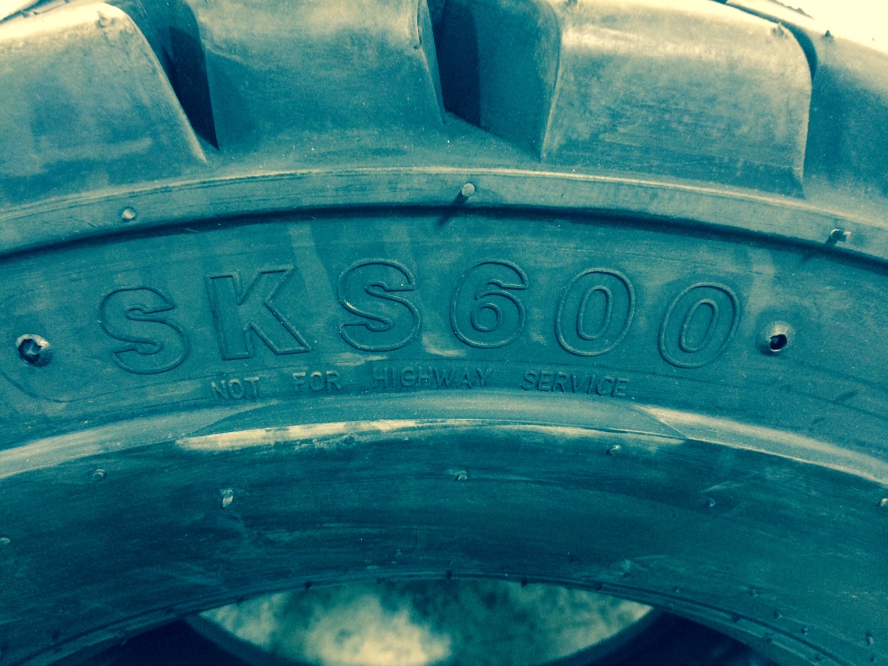 10/-16.5 Solitek Solitek SKS600 Rock Lug Tire 005404(SIS)