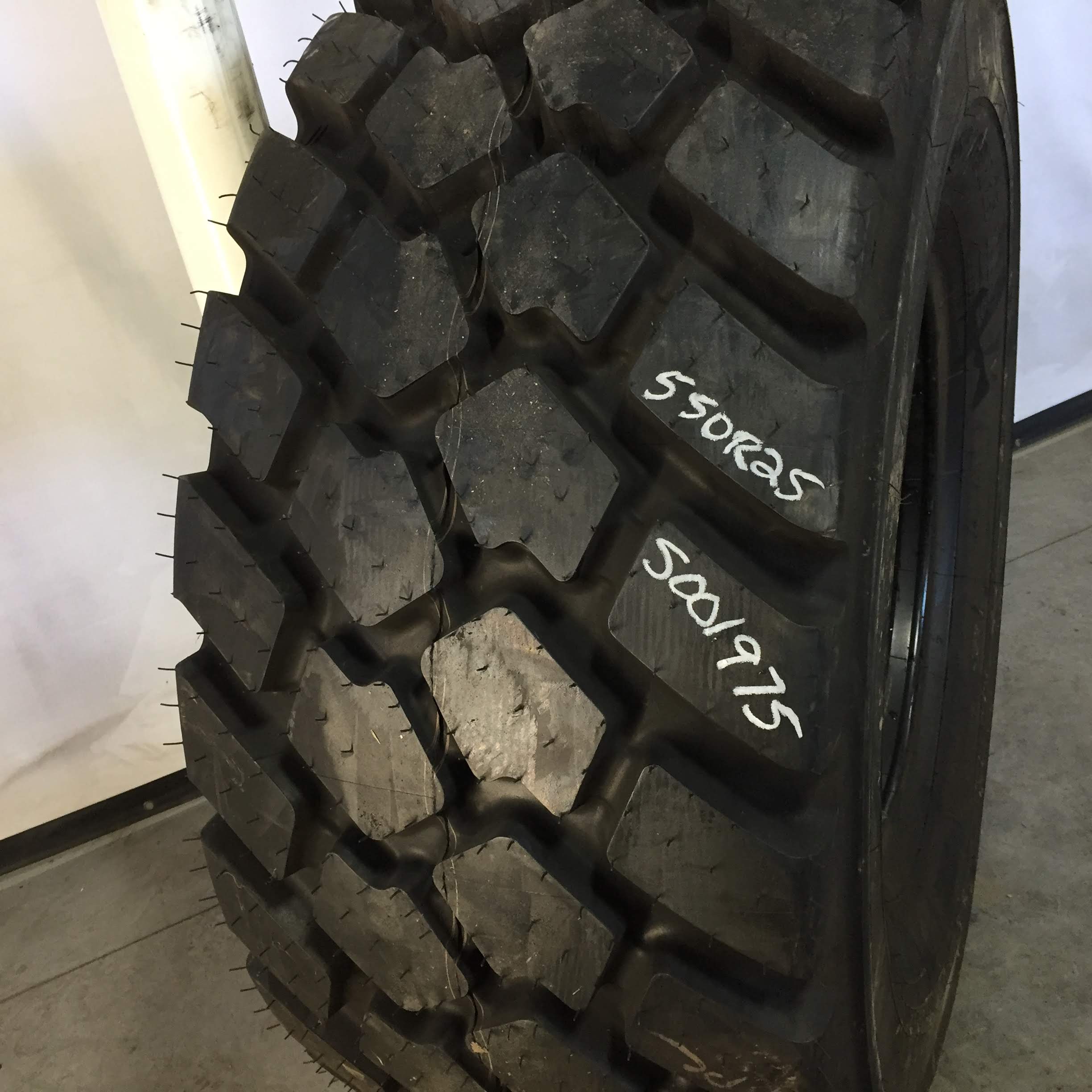 550/65R25 Michelin XLD L-3 Tire S001975
