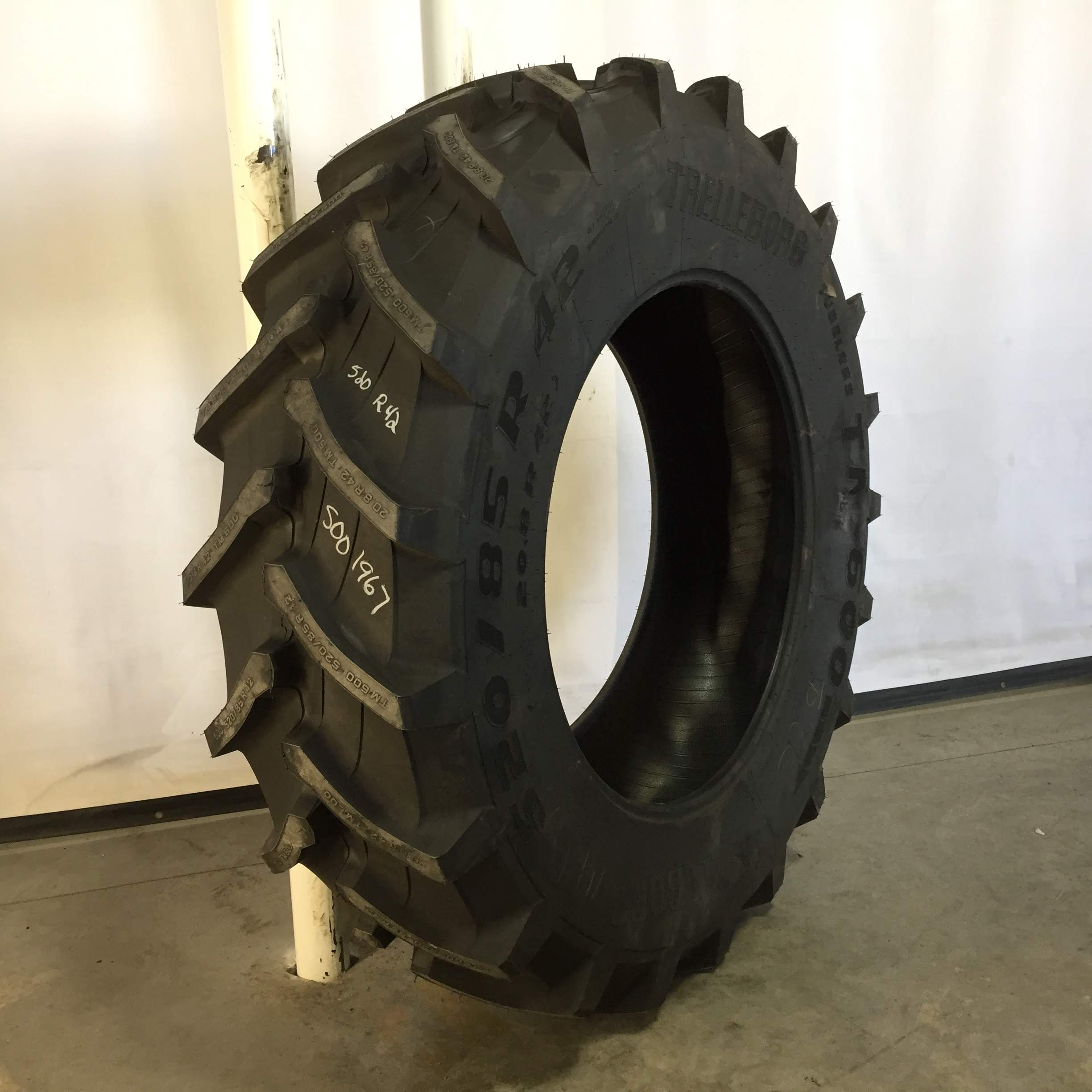 520/85R42 Trelleborg TM600 R-1W Tire S001967