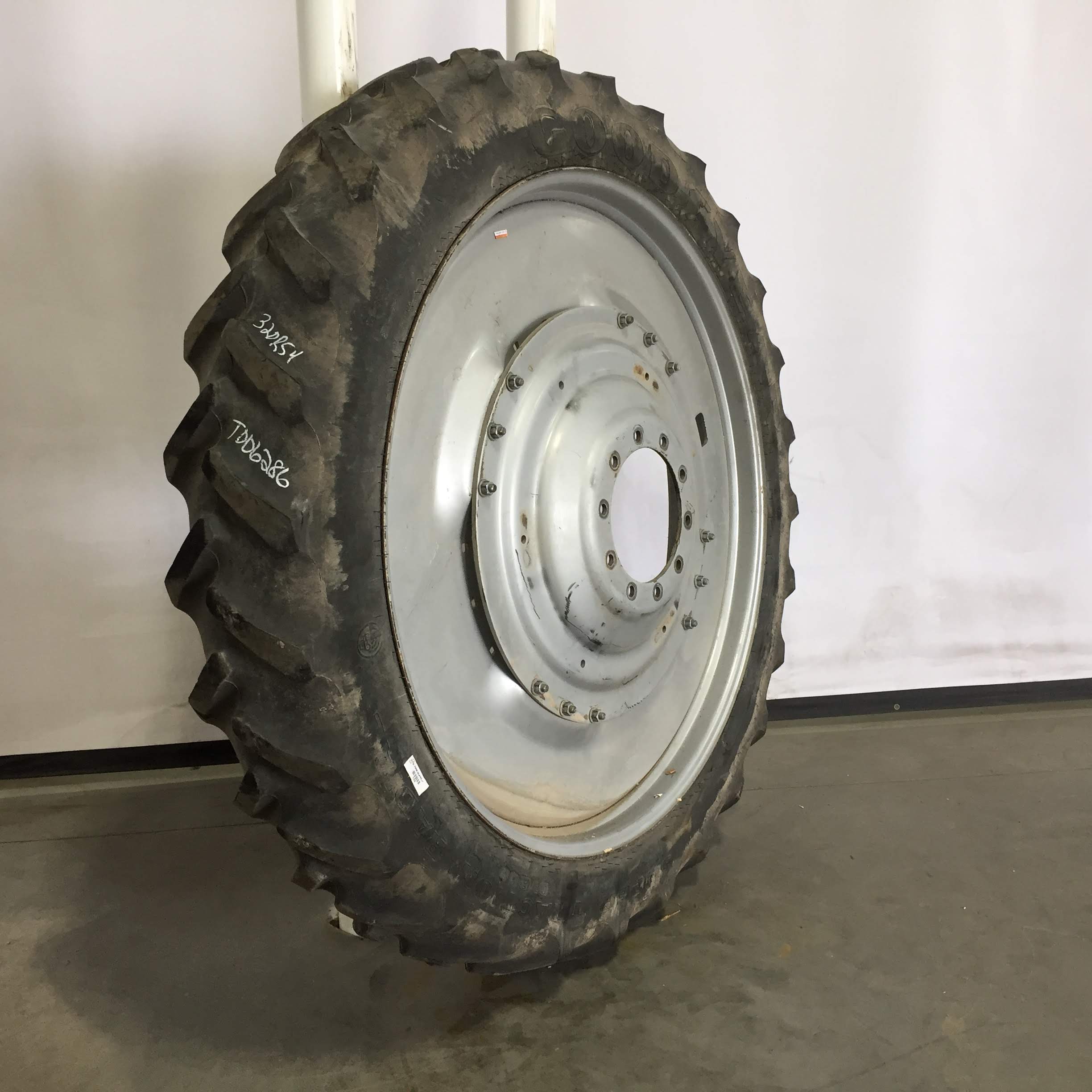 38''-54'' Waffle Wheel (Groups of 3 bolts) Rim Center WT006286CTR