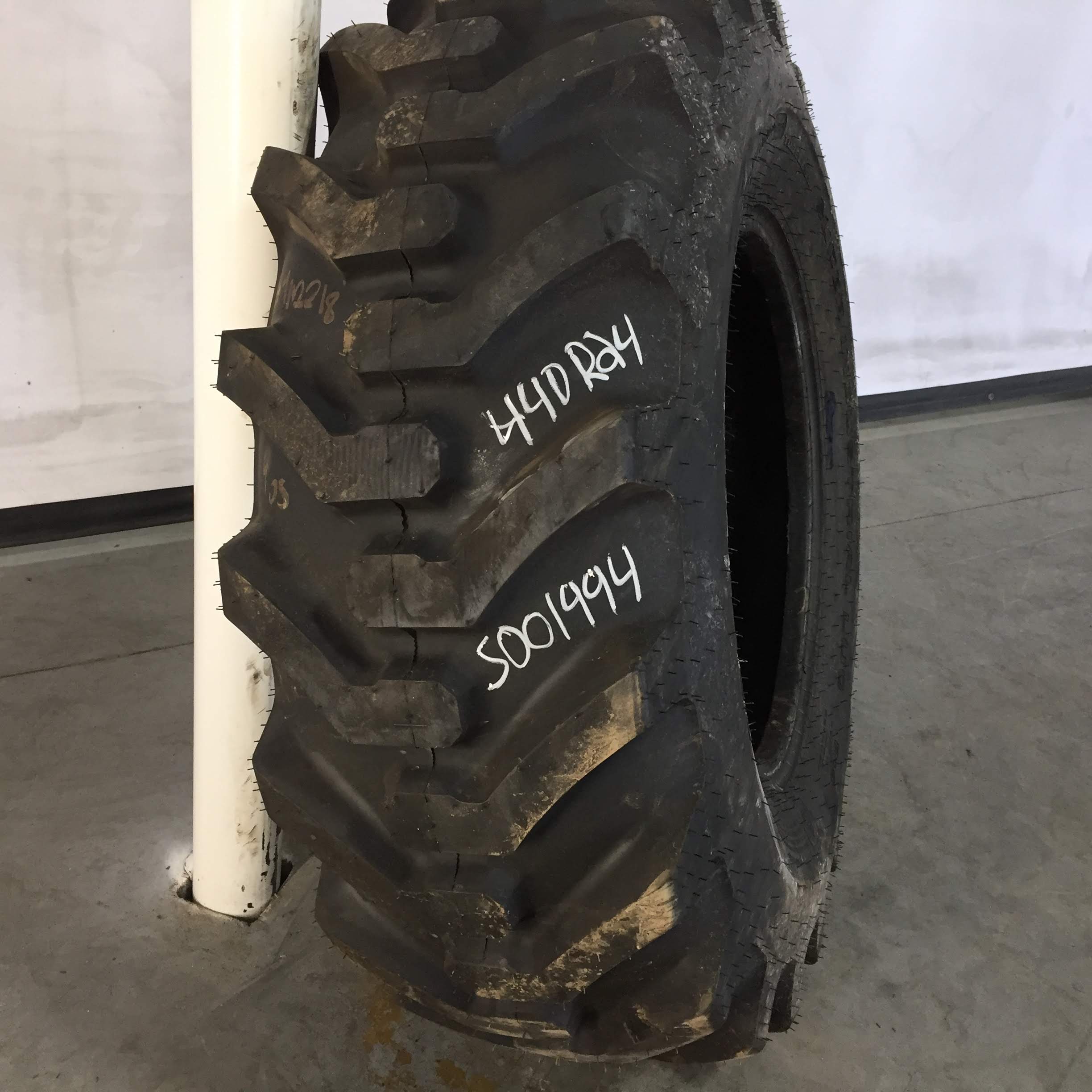 440/80-24 Galaxy Super Industrial Lug R-4 Tire S001994