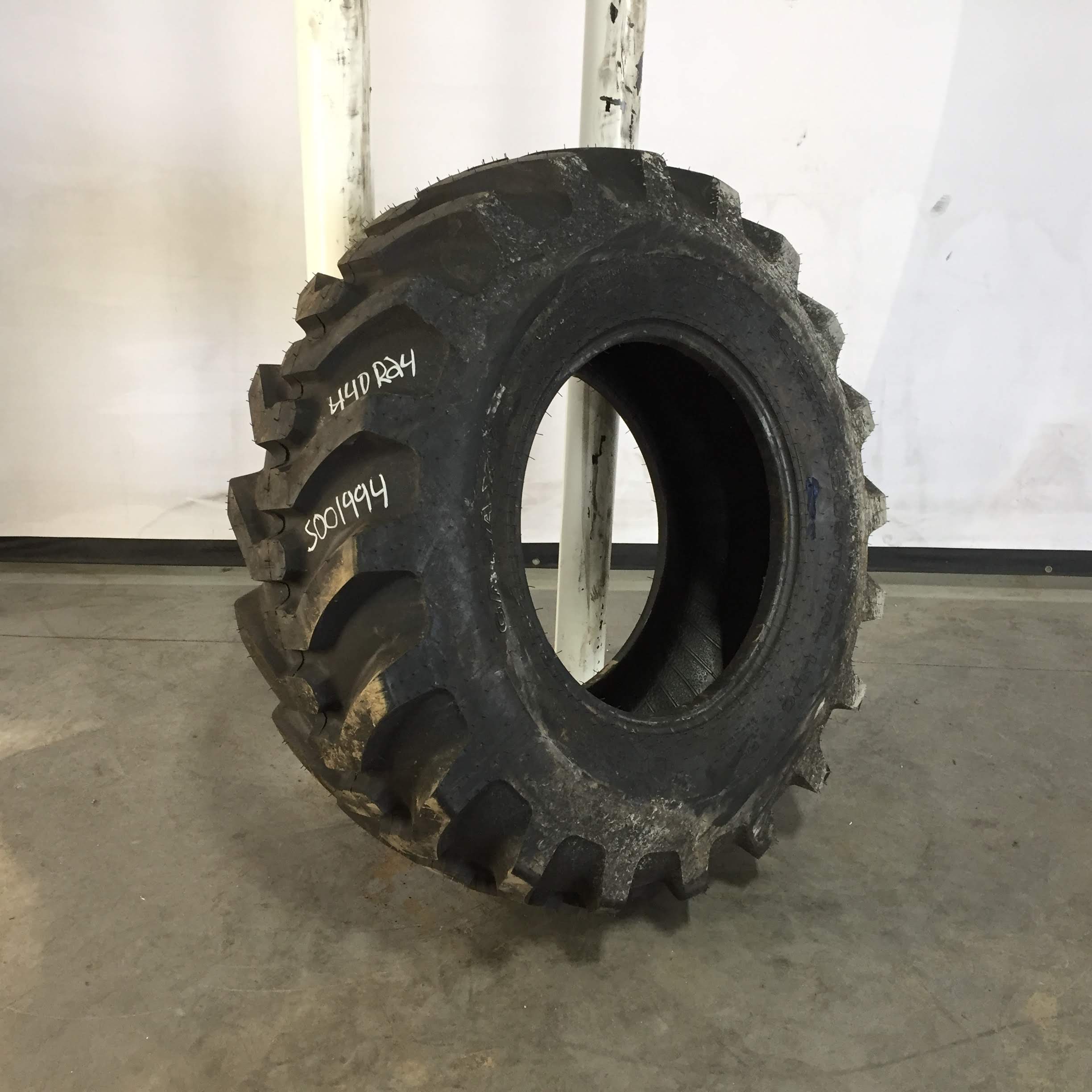 440/80-24 Galaxy Super Industrial Lug R-4 Tire S001994