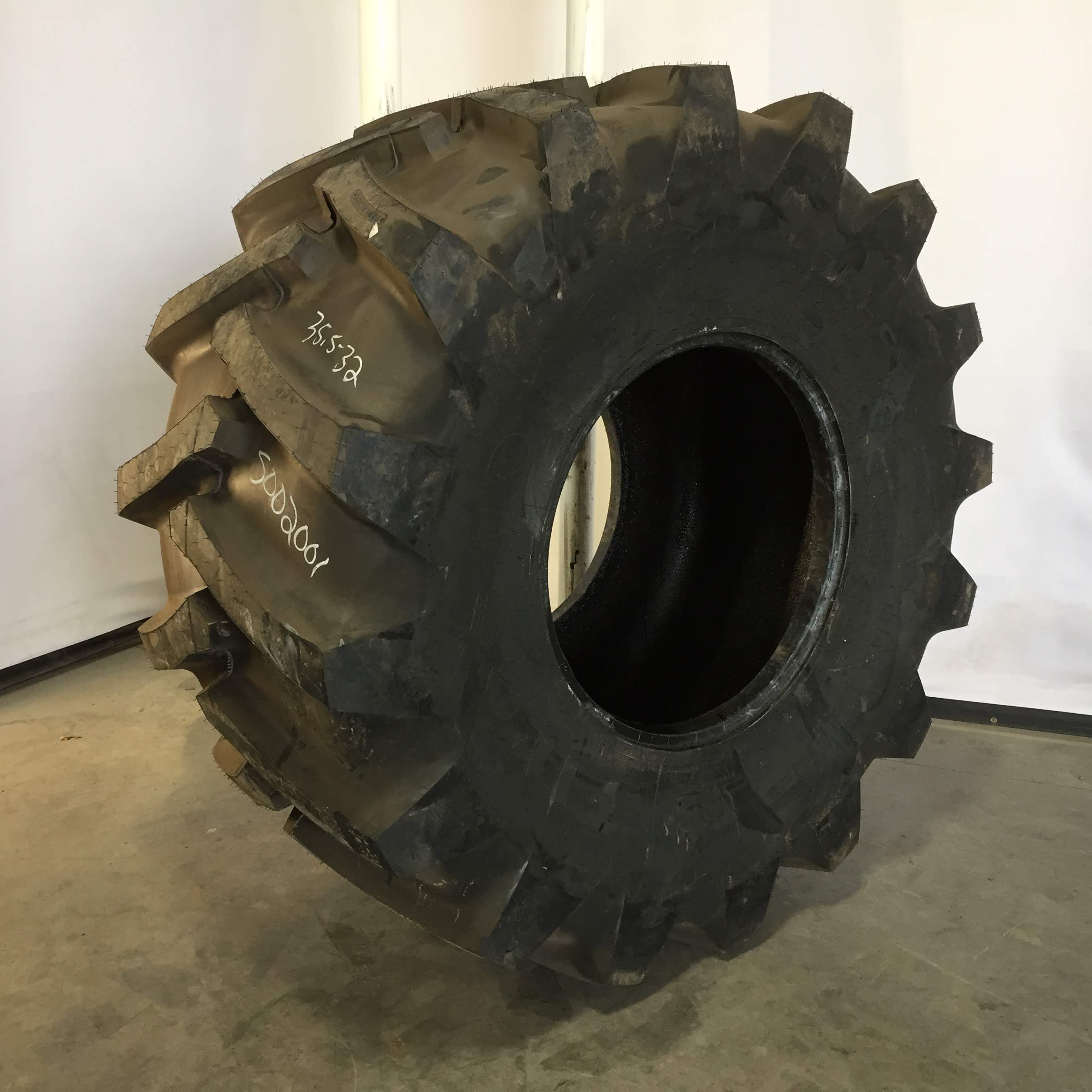 35.5/LB32 Firestone Forestry Special Severe Service DH LS-2 Tire S002001