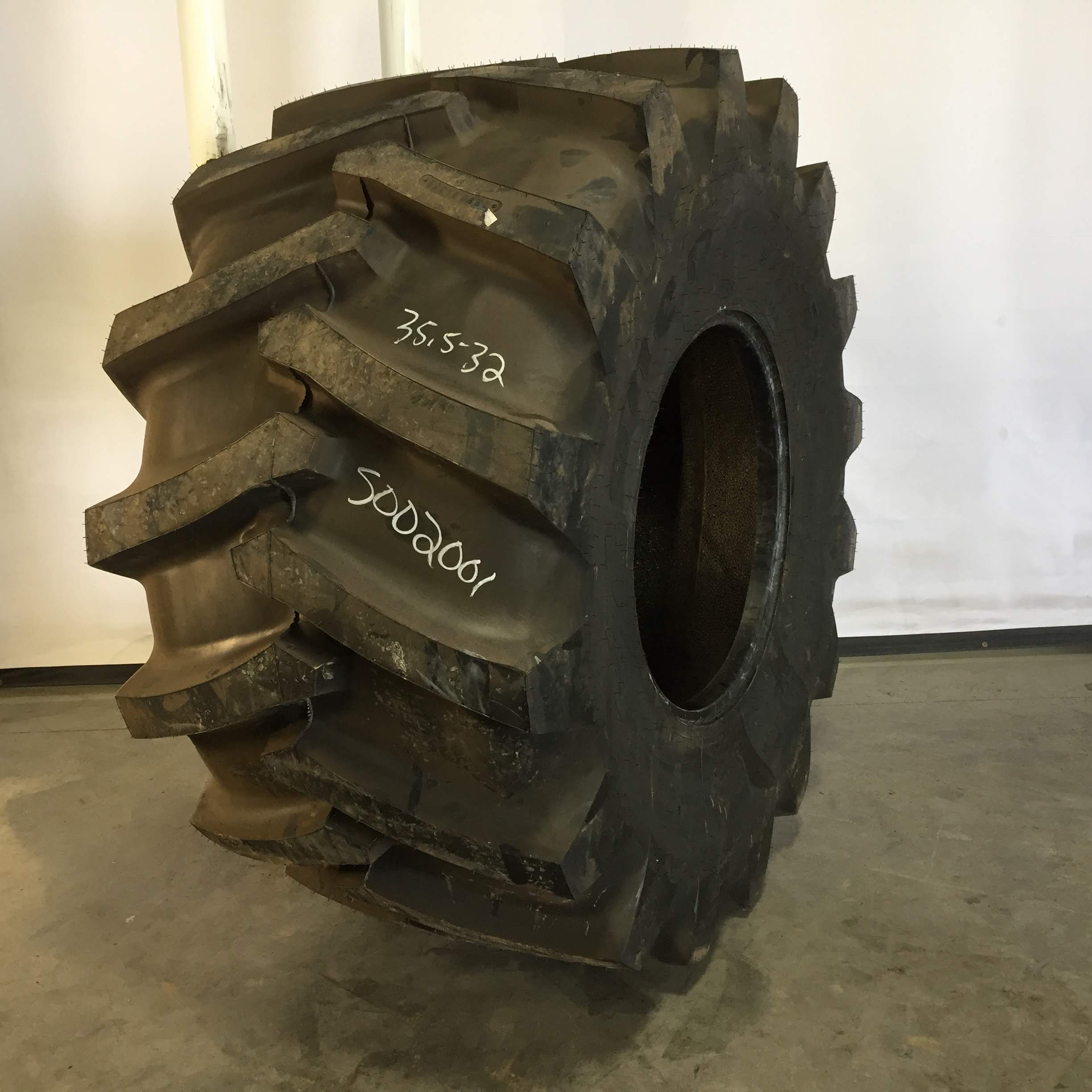 35.5/LB32 Firestone Forestry Special Severe Service DH LS-2 Tire S002001