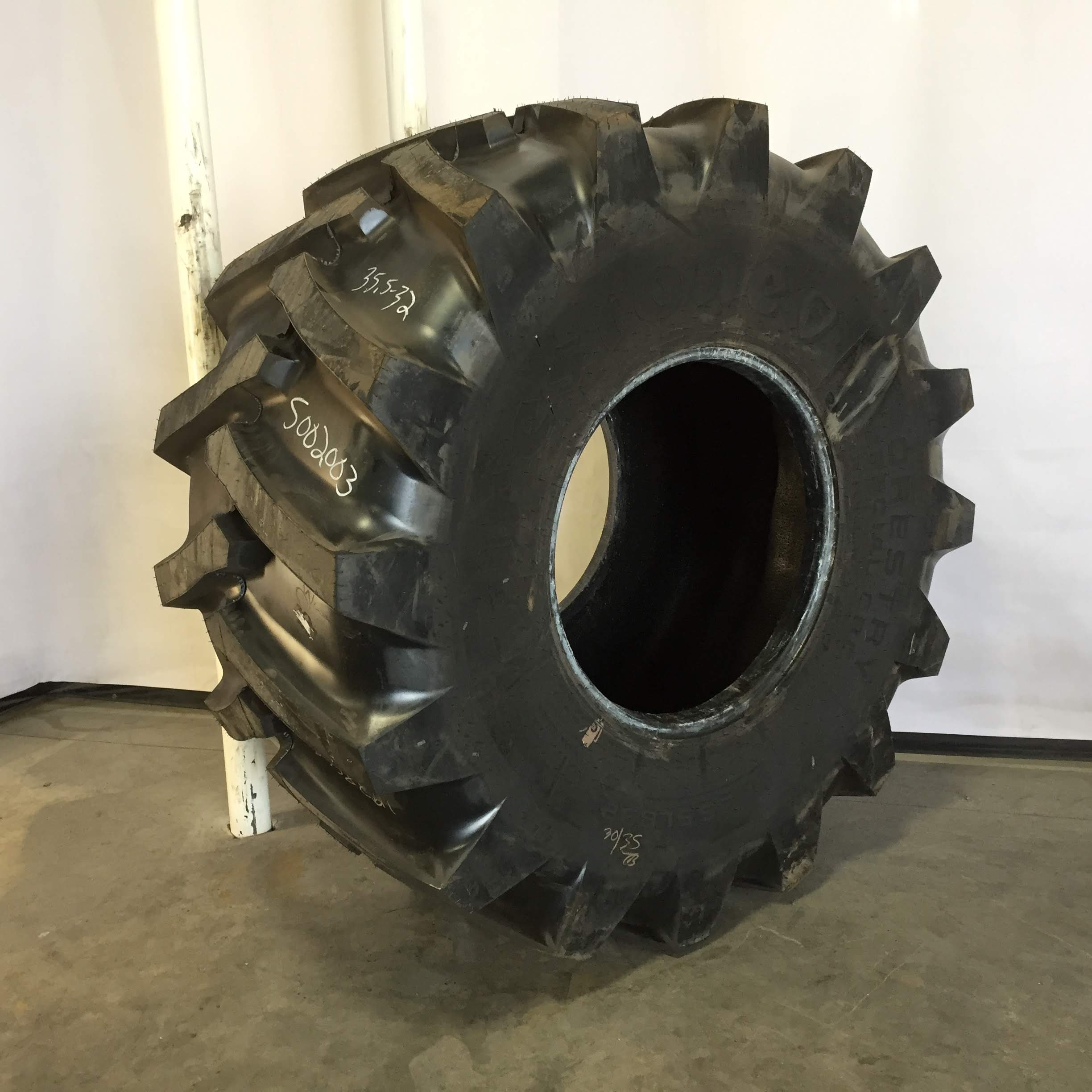 35.5/LB32 Firestone Forestry Special Severe Service DH LS-2 Tire S002003