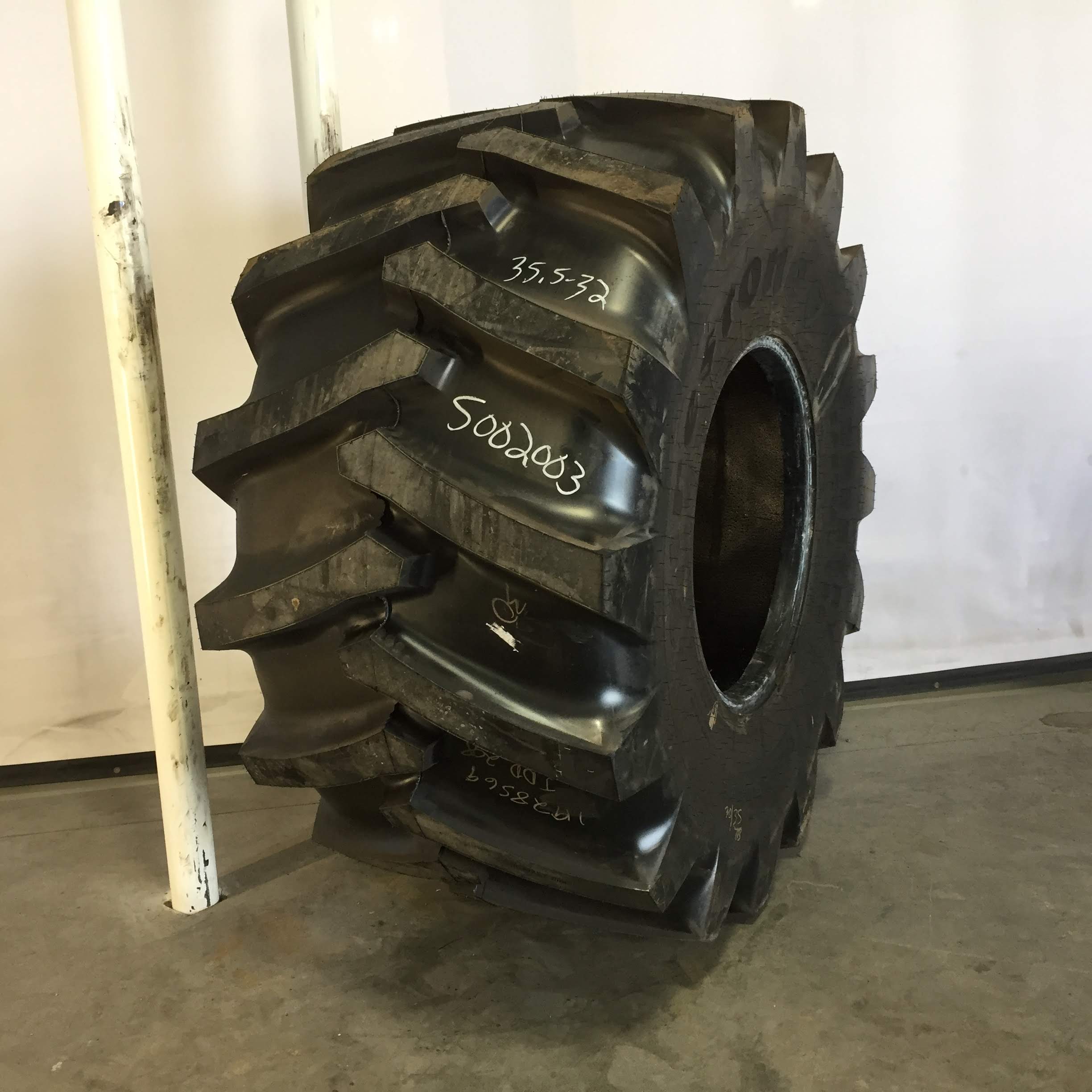 35.5/LB32 Firestone Forestry Special Severe Service DH LS-2 Tire S002003