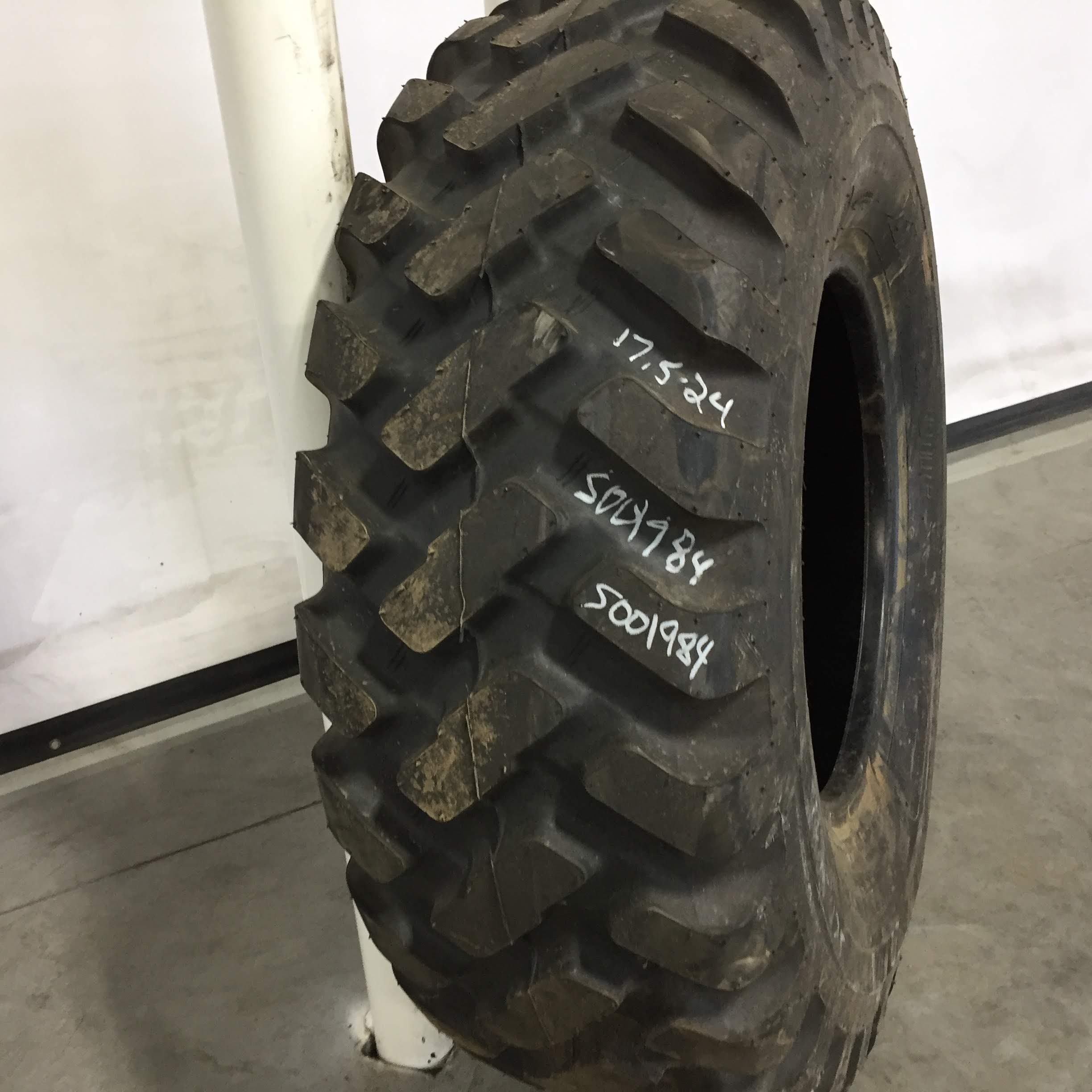 17.5/R25 Bridgestone VUT V-Steel Ultra Traction G-2 Tire S001984