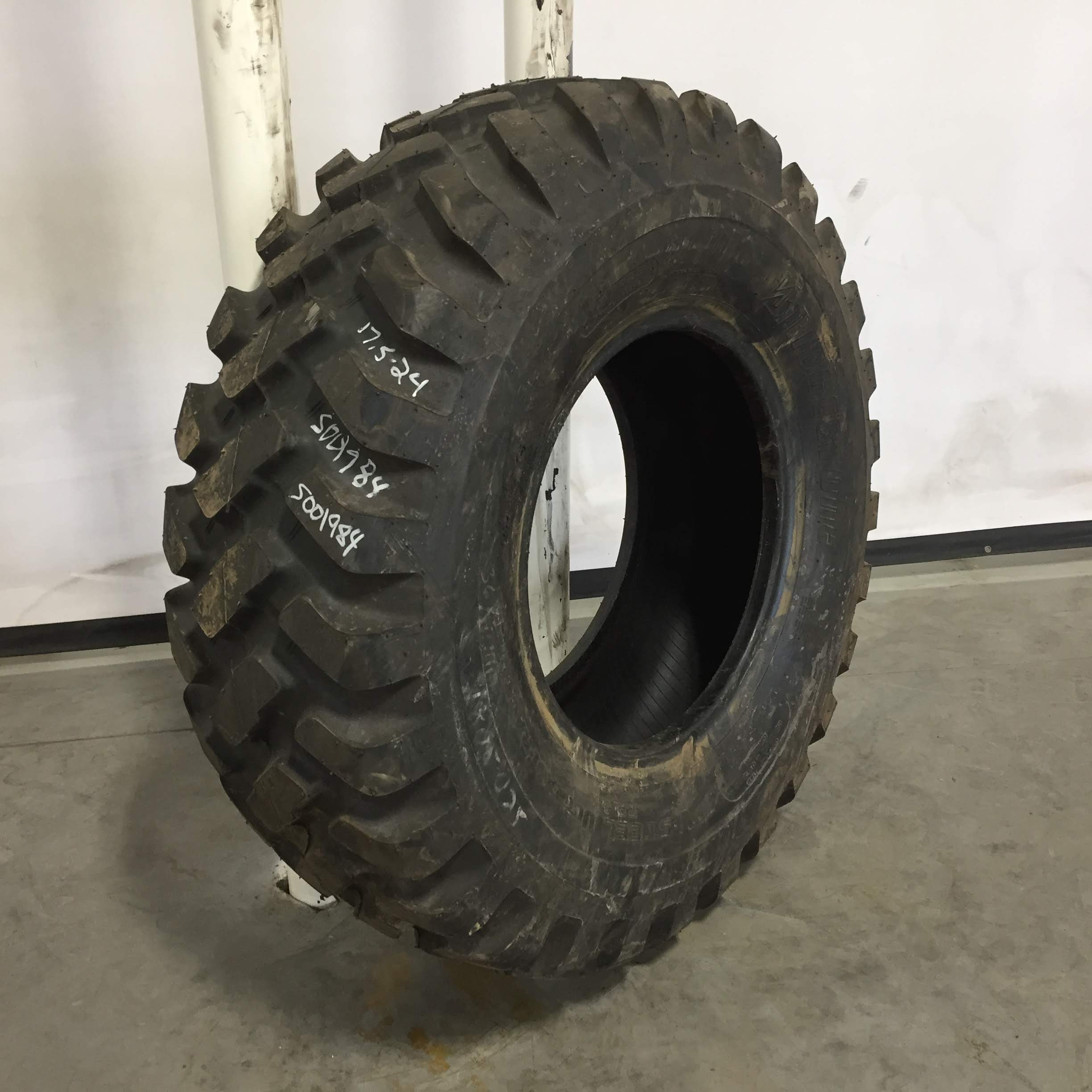17.5/R25 Bridgestone VUT V-Steel Ultra Traction G-2 Tire S001984