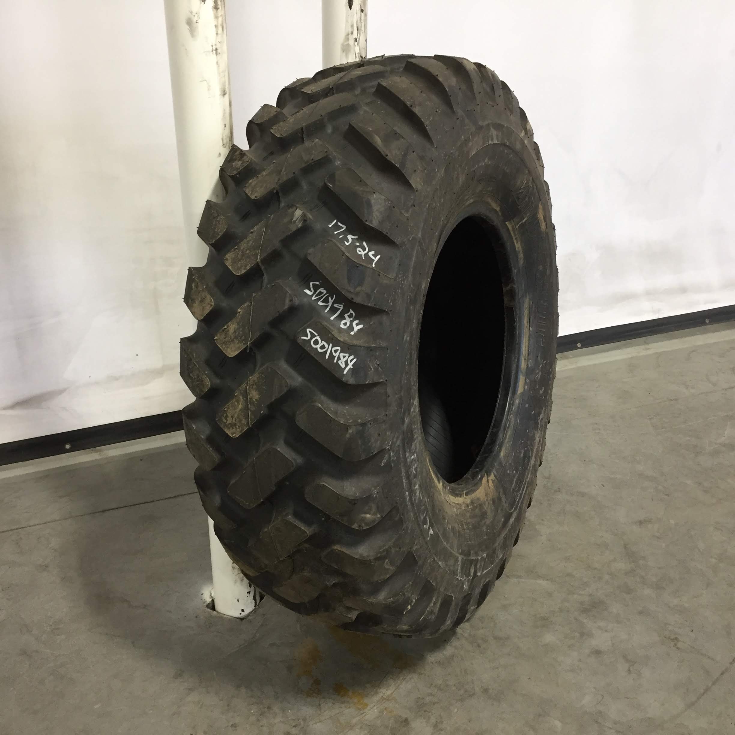 17.5/R25 Bridgestone VUT V-Steel Ultra Traction G-2 Tire S001984