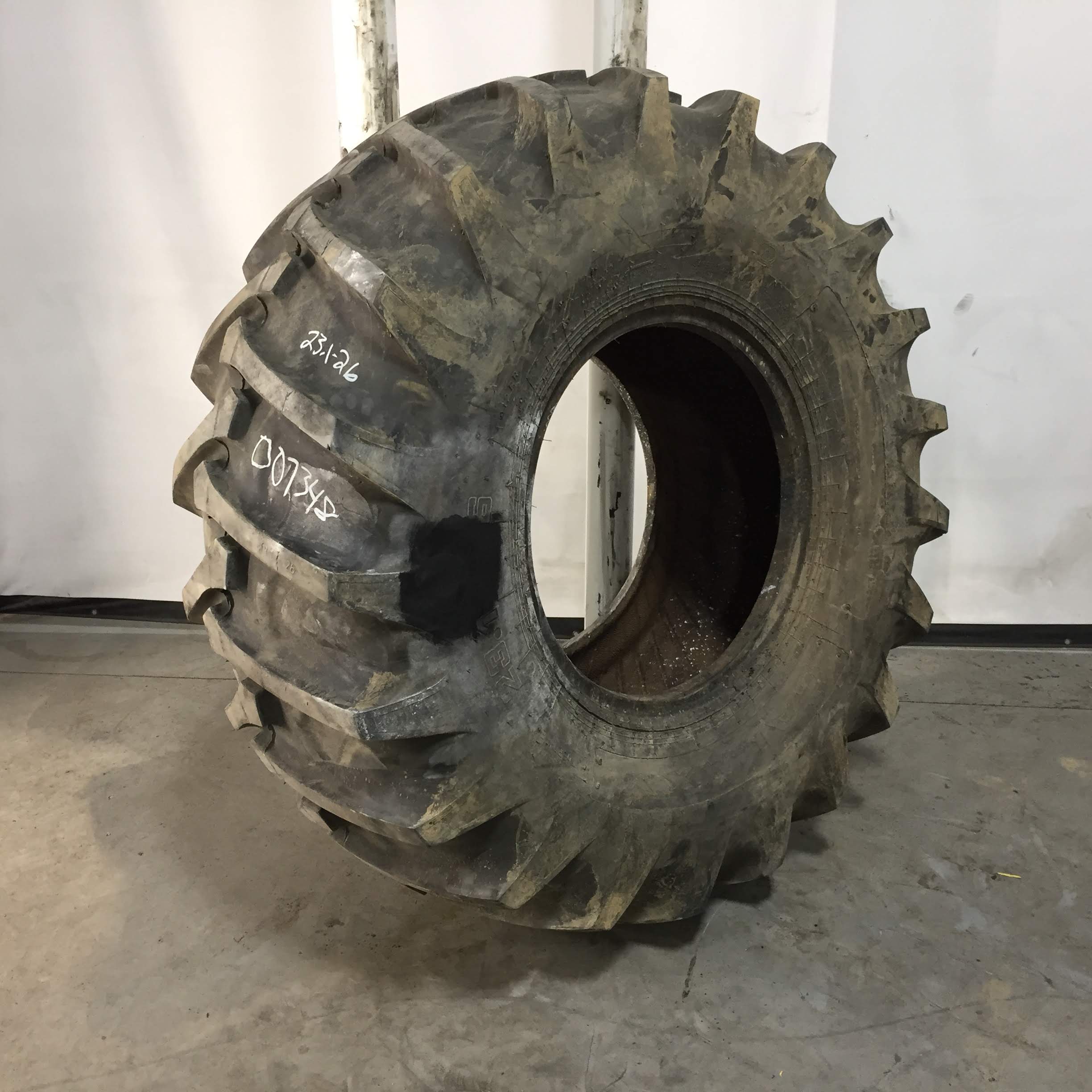 23.1/-26 Galaxy Rear Tractor R-1 Tire 007348