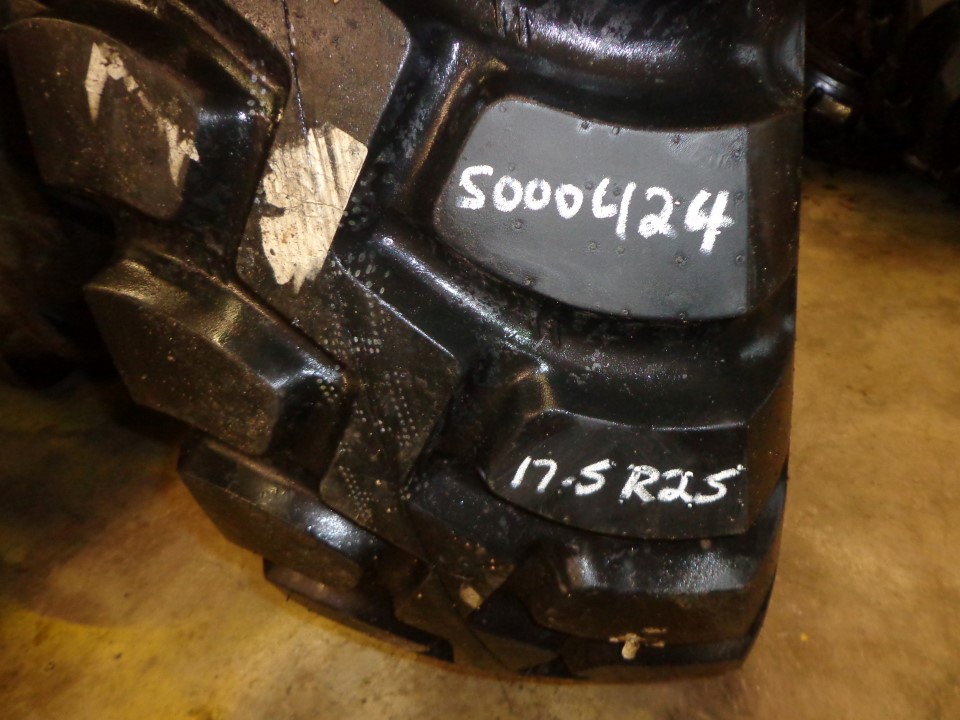 17.5/R25 Goodyear Farm Unisteel 65 GP-28 Tire S000424