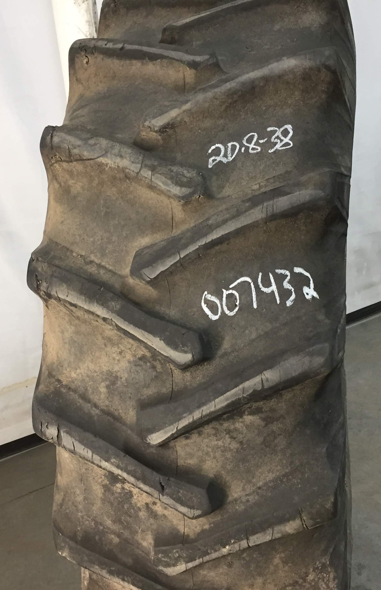 20.8/-38 Firestone Traction Field & Road R-1 Tire 007432