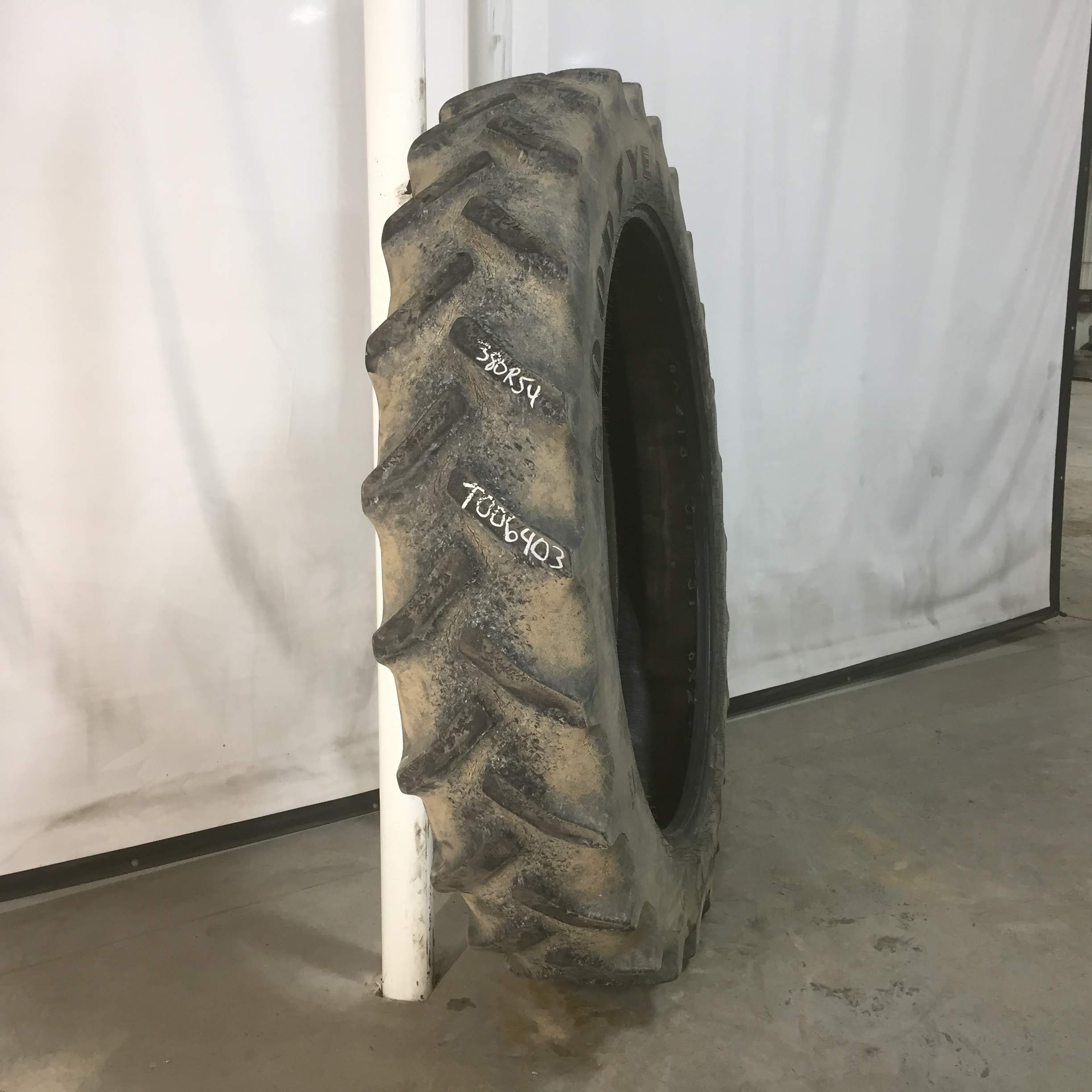 380/90R54 Goodyear Farm DT800 Super Traction R-1W Tire T006403