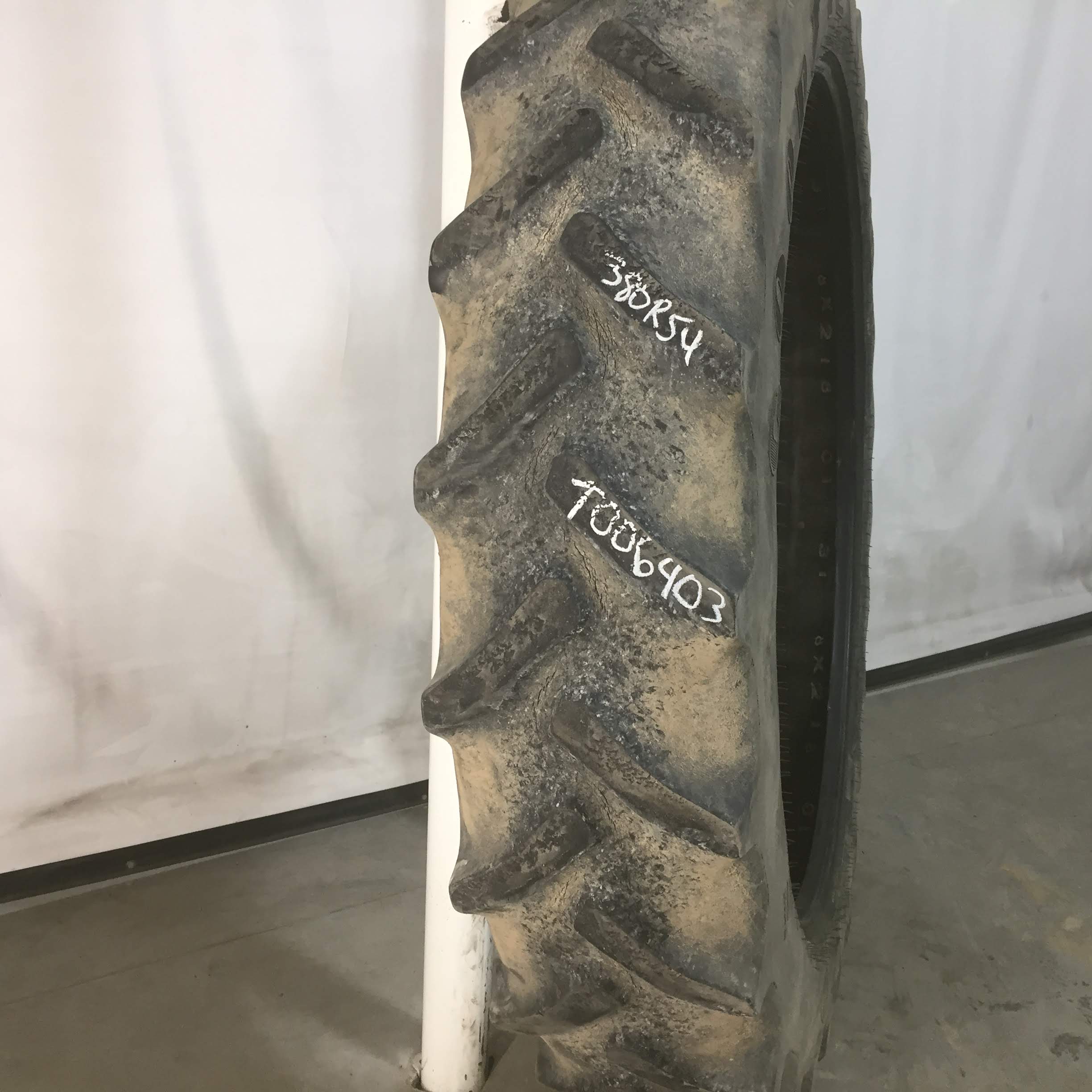 380/90R54 Goodyear Farm DT800 Super Traction R-1W Tire T006403